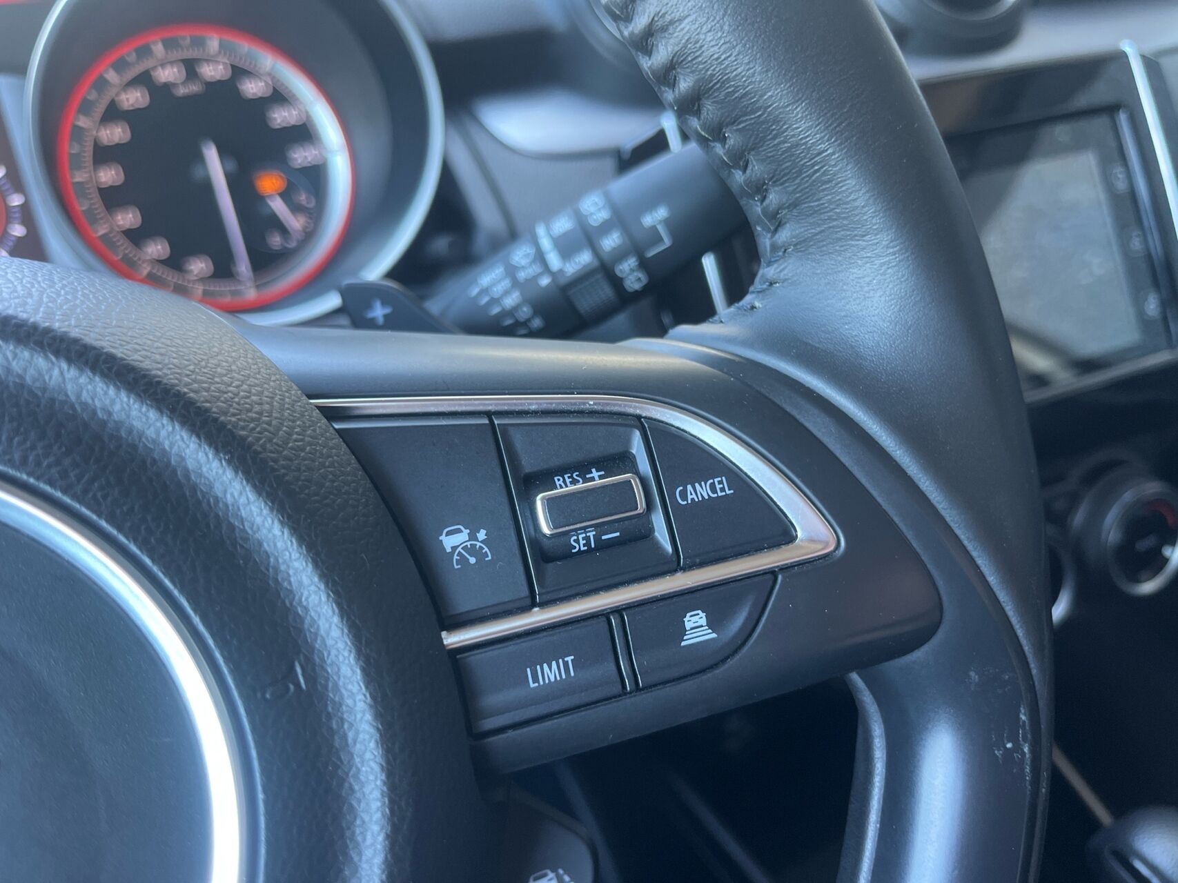 Billede af Suzuki Swift 1,2 Dualjet  Mild hybrid Exclusive AEB CVT 83HK 5d Trinl. Gear