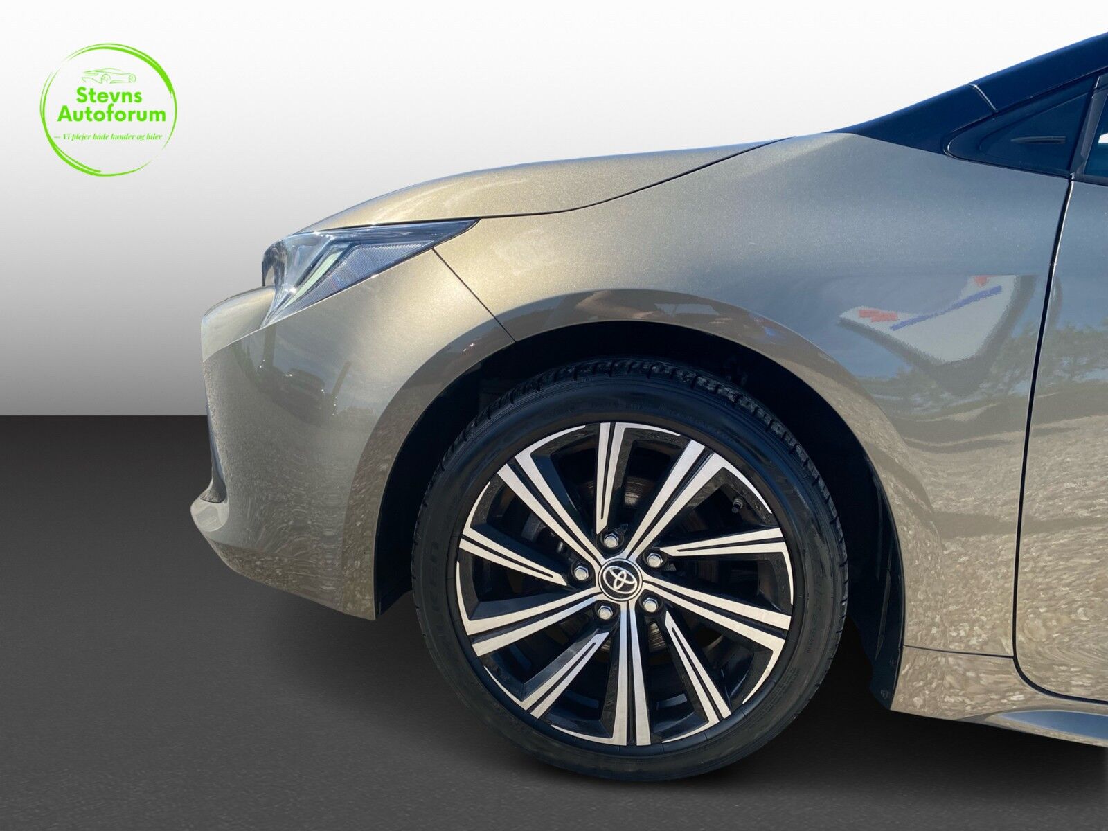 Billede af Toyota Corolla Touring Sports 1,8 Hybrid Active Premium E-CVT 122HK Stc Trinl. Gear
