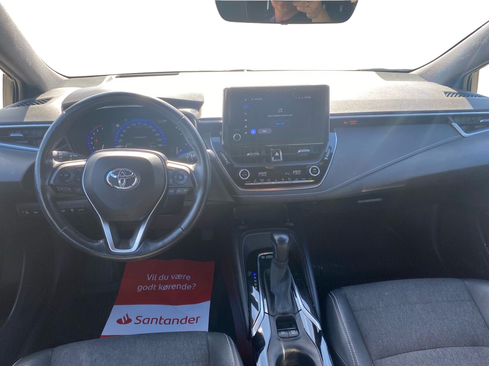 Billede af Toyota Corolla Touring Sports 1,8 Hybrid Active Premium E-CVT 122HK Stc Trinl. Gear
