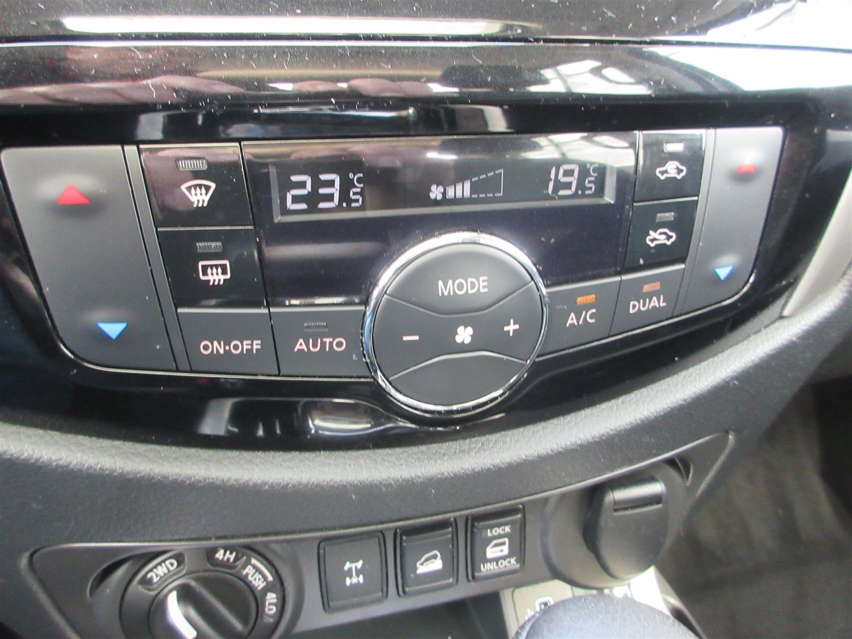 Billede af Nissan Navara Dob. Cab 2,3 DCi Tekna 4x4 190HK DobKab 7g Aut.