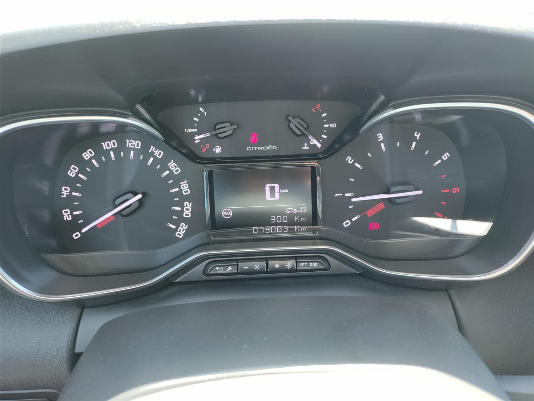 Billede af Citroën C3 Aircross 1,6 Blue HDi Iconic start/stop 100HK 5d