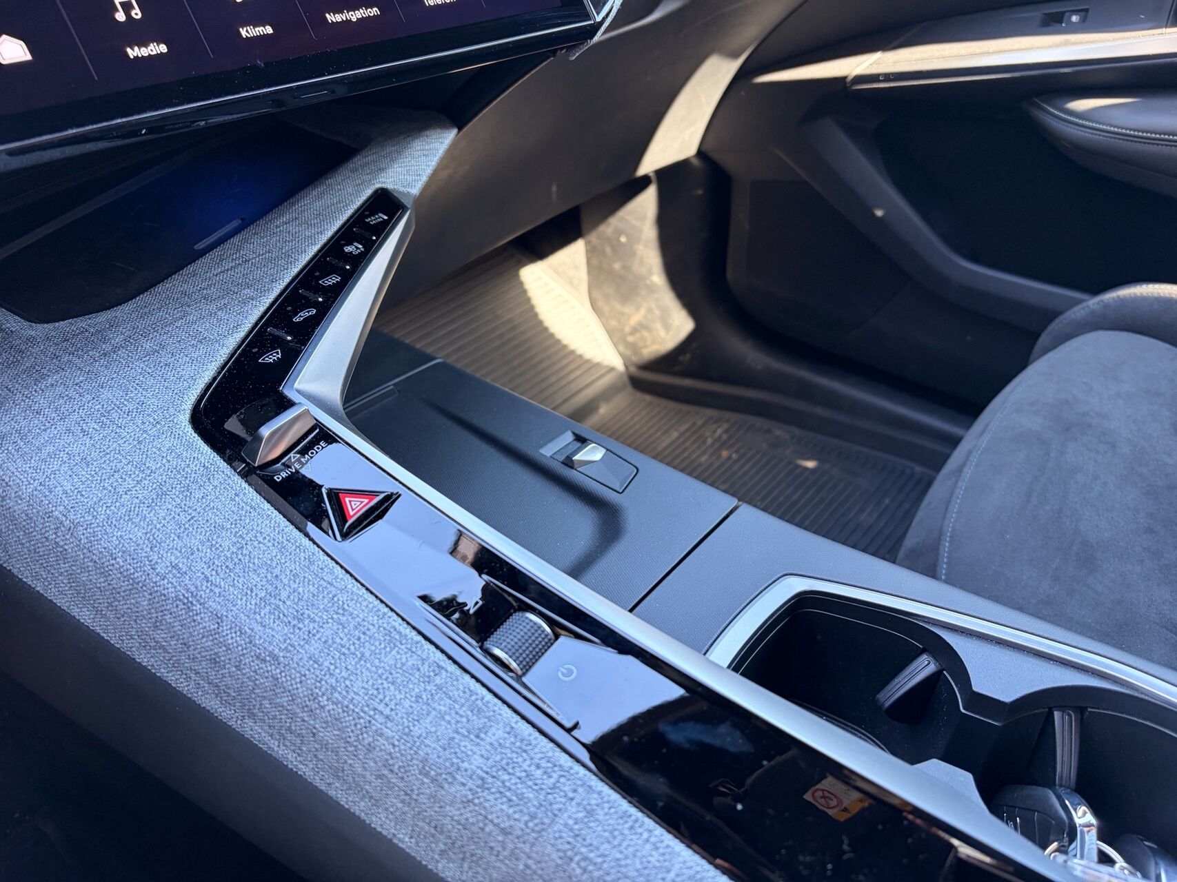 Billede af Peugeot e-3008 EL GT 210HK 5d Aut.