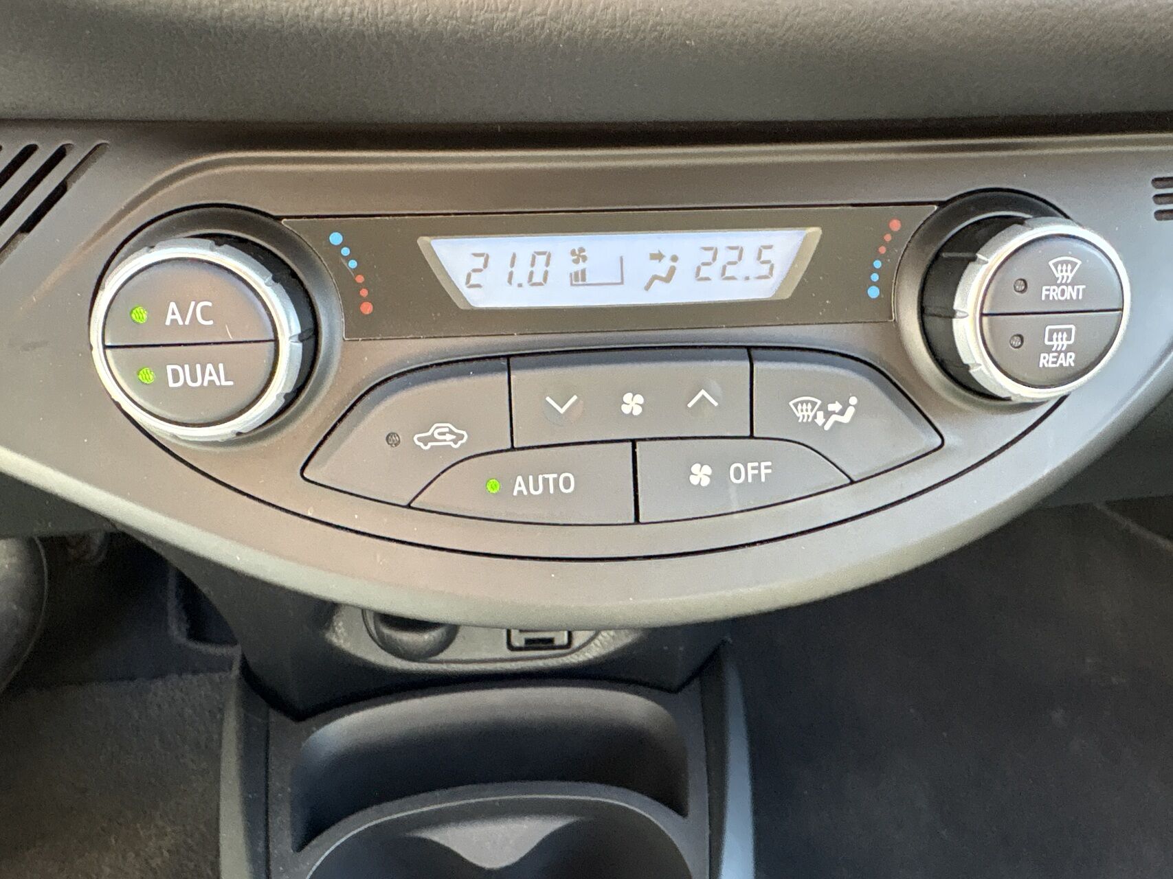 Billede af Toyota Yaris 1,5 VVT-I T3 Premiumpakke Multidrive S 111HK 5d 6g Aut.