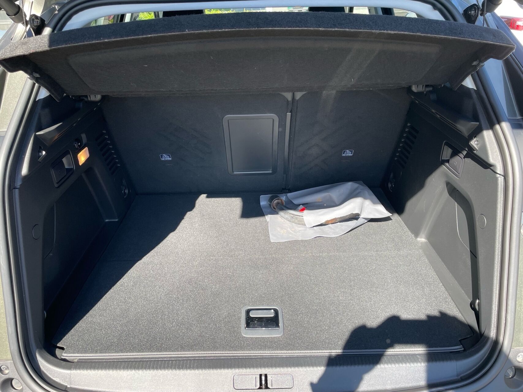 Billede af Peugeot 3008 1,6 PureTech  Plugin-hybrid Allure LTD EAT8 225HK 5d 8g Aut.