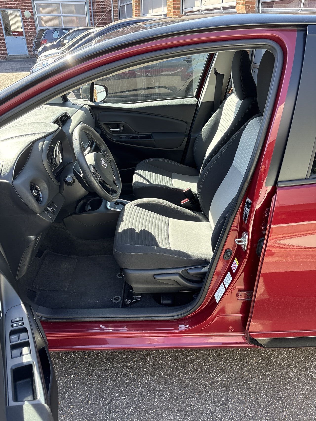 Billede af Toyota Yaris 1,5 VVT-I T3 Premiumpakke Multidrive S 111HK 5d 6g Aut.