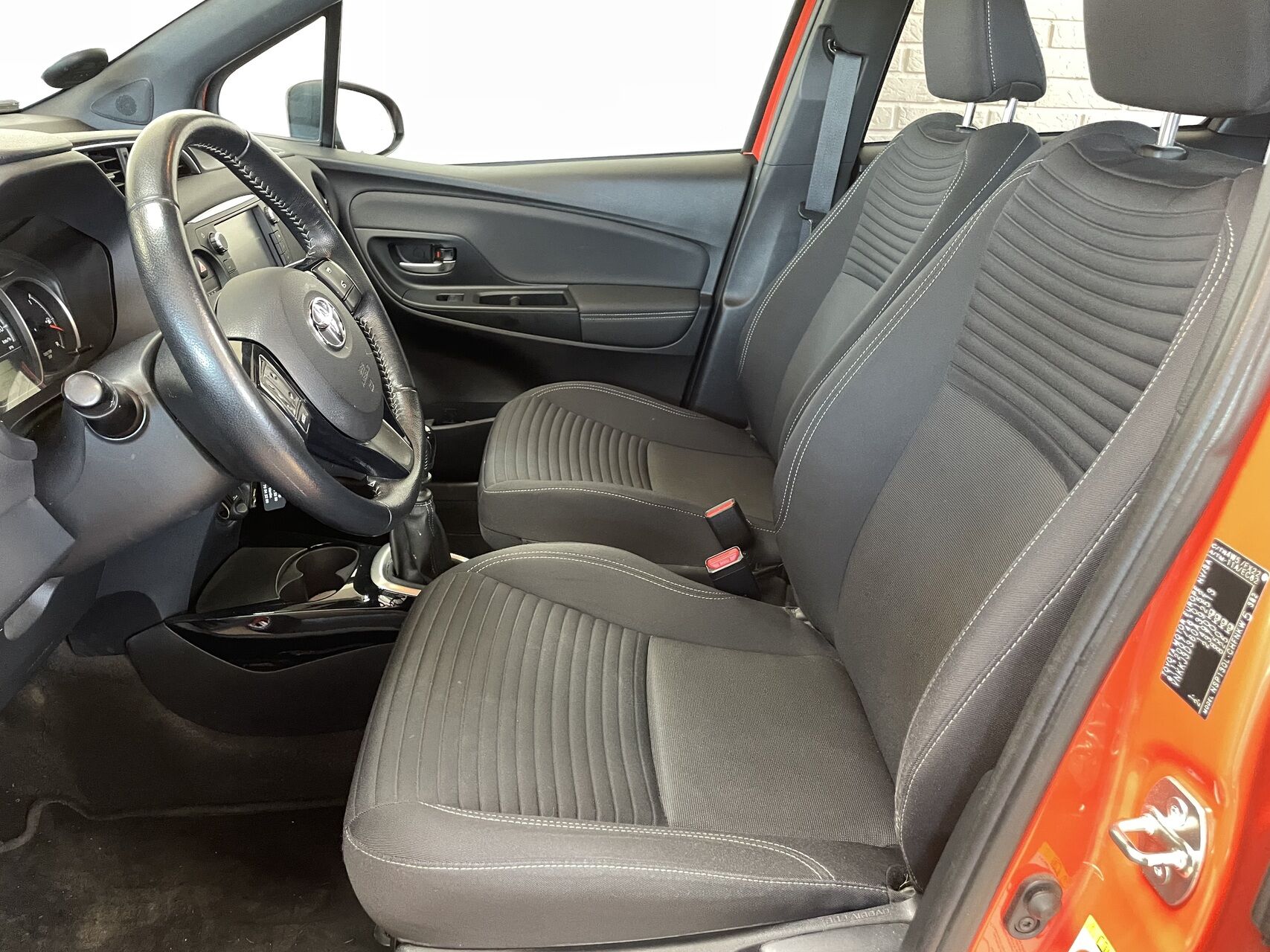 Billede af Toyota Yaris 1,3 VVT-I Orange Edition 100HK 5d 6g