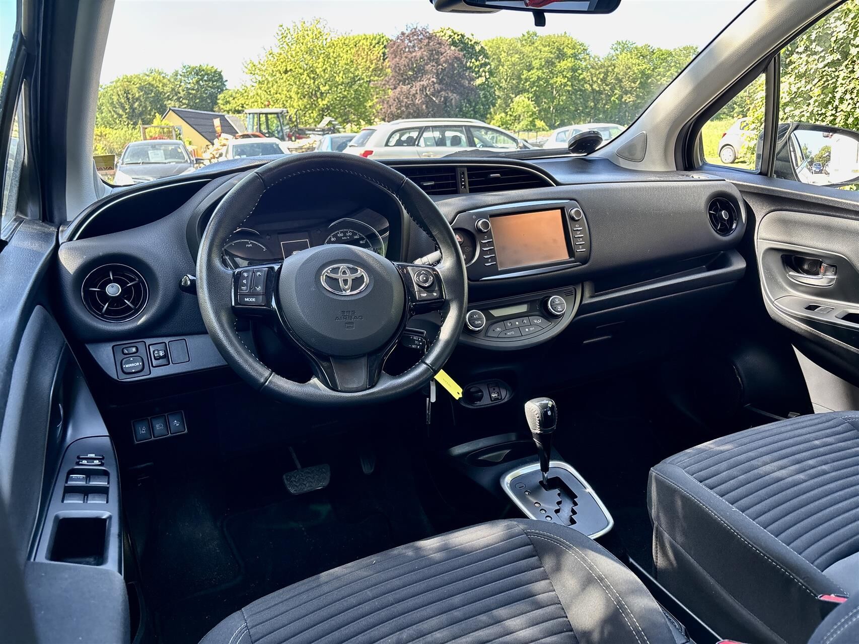 Billede af Toyota Yaris 1,5 Hybrid H2 Premium E-CVT 100HK 5d Trinl. Gear