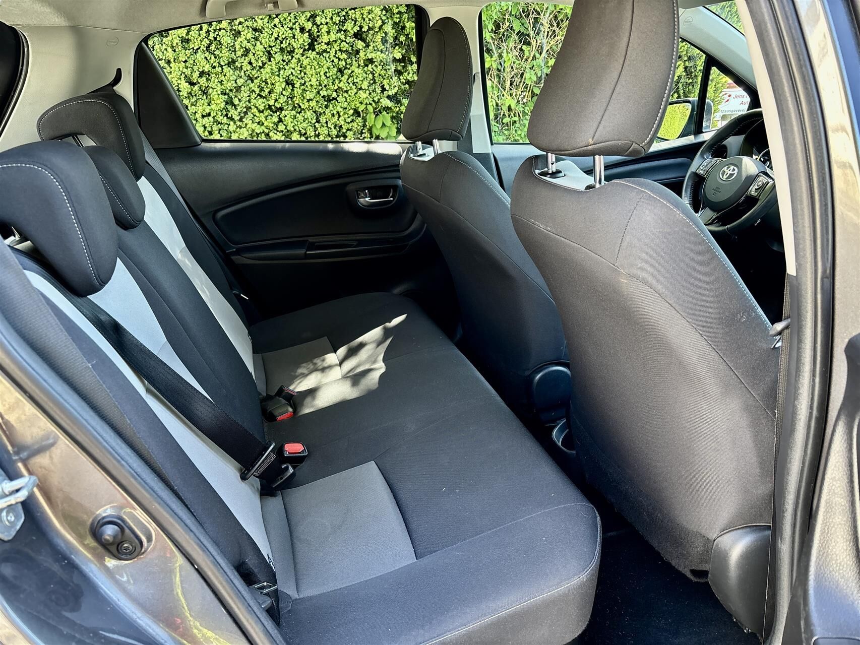 Billede af Toyota Yaris 1,5 Hybrid H2 Premium E-CVT 100HK 5d Trinl. Gear