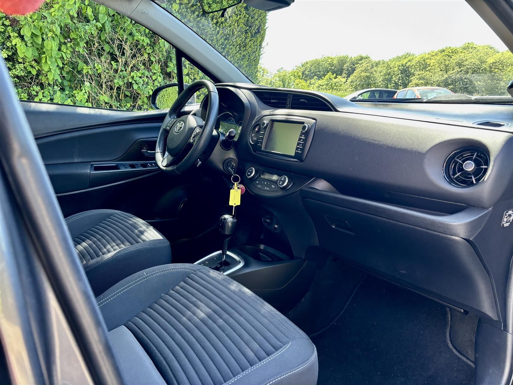 Billede af Toyota Yaris 1,5 Hybrid H2 Premium E-CVT 100HK 5d Trinl. Gear
