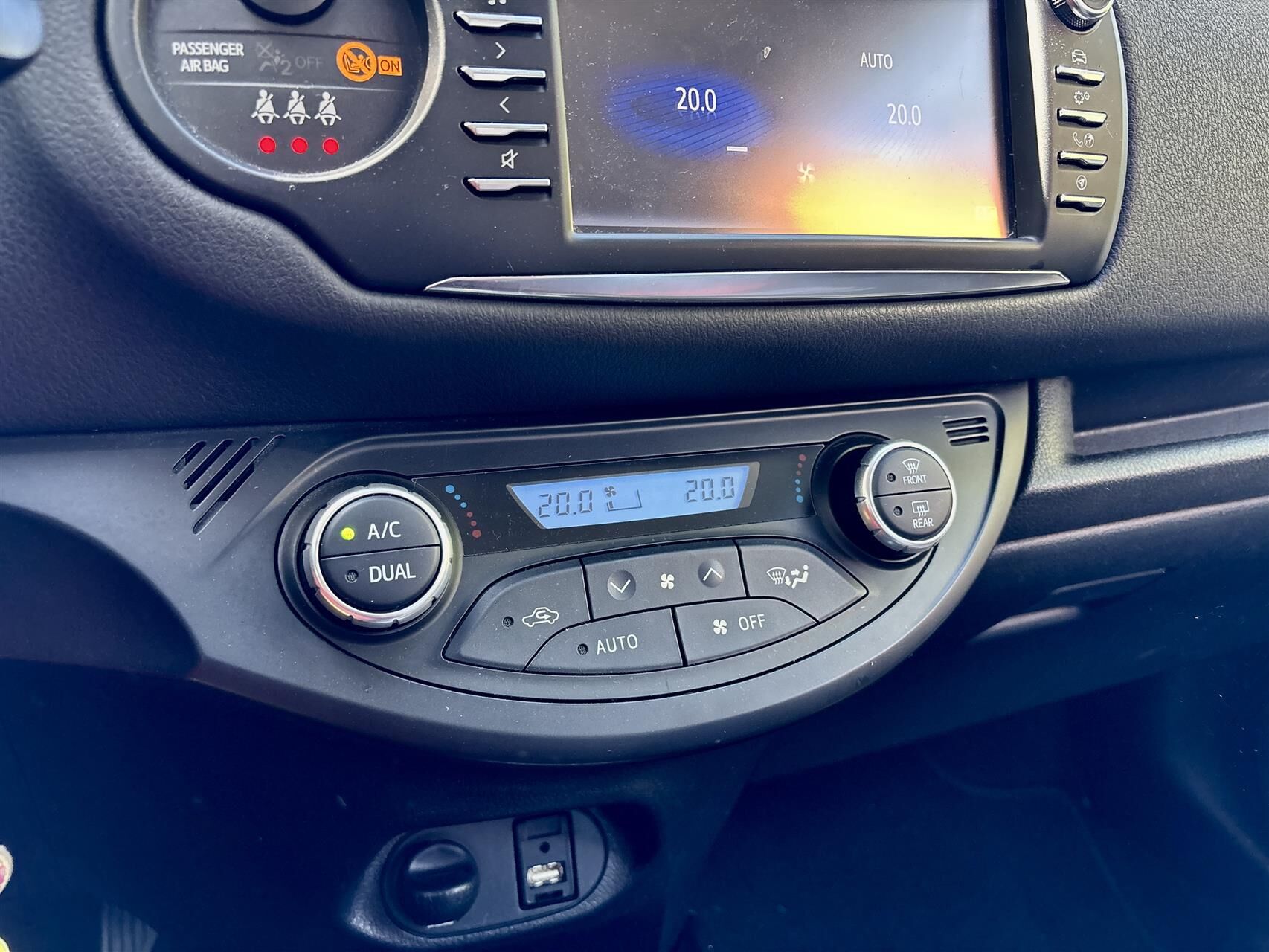 Billede af Toyota Yaris 1,5 Hybrid H2 Premium E-CVT 100HK 5d Trinl. Gear