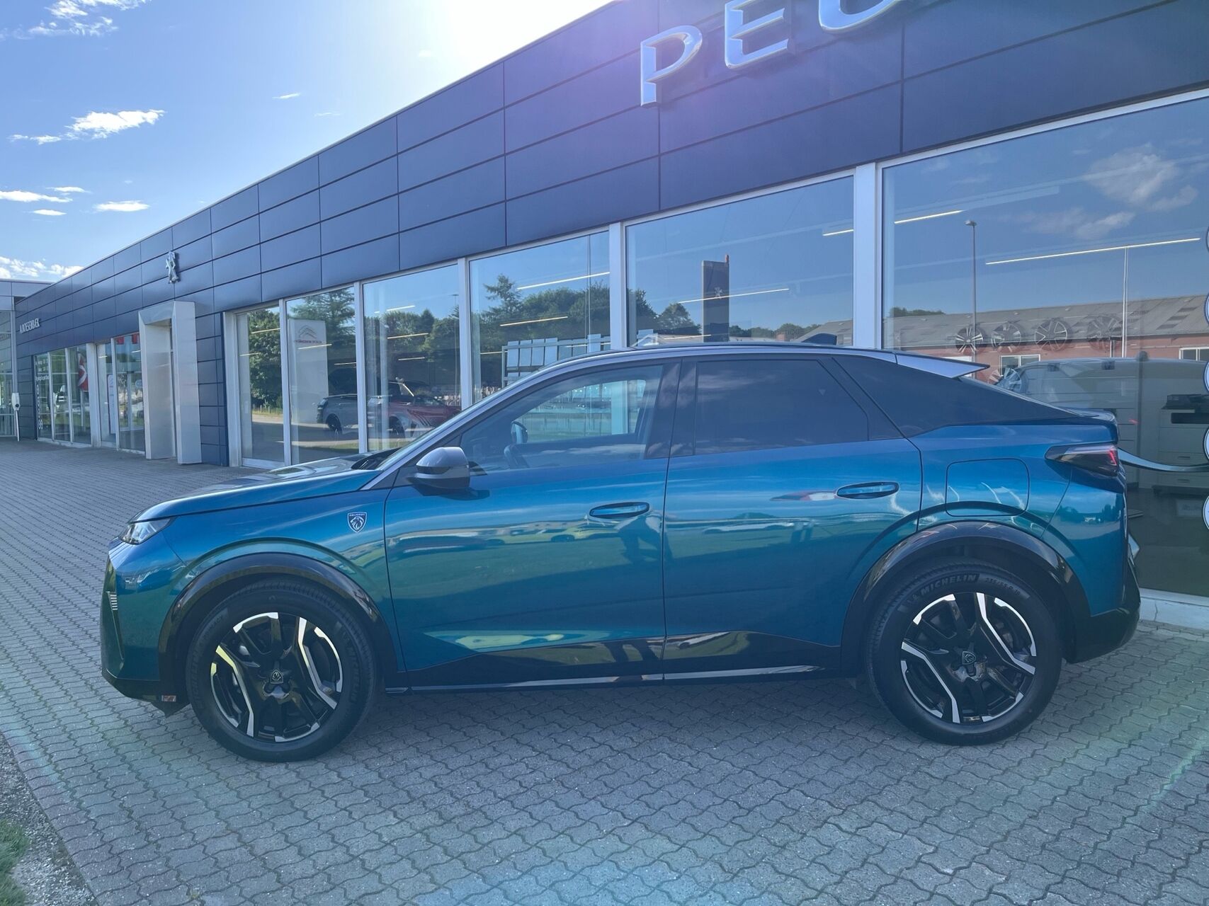 Billede af Peugeot e-3008 EL GT 210HK 5d Aut.