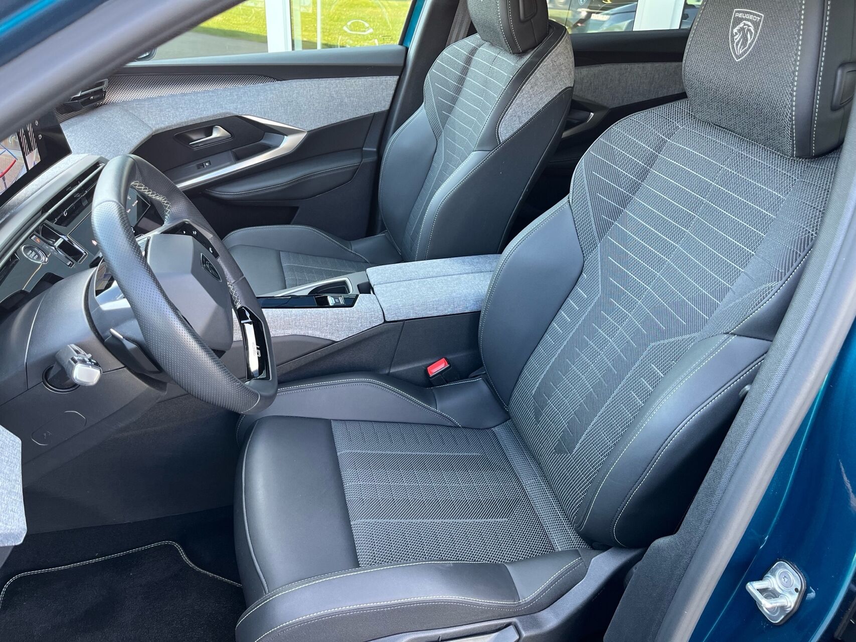 Billede af Peugeot e-3008 EL GT 210HK 5d Aut.