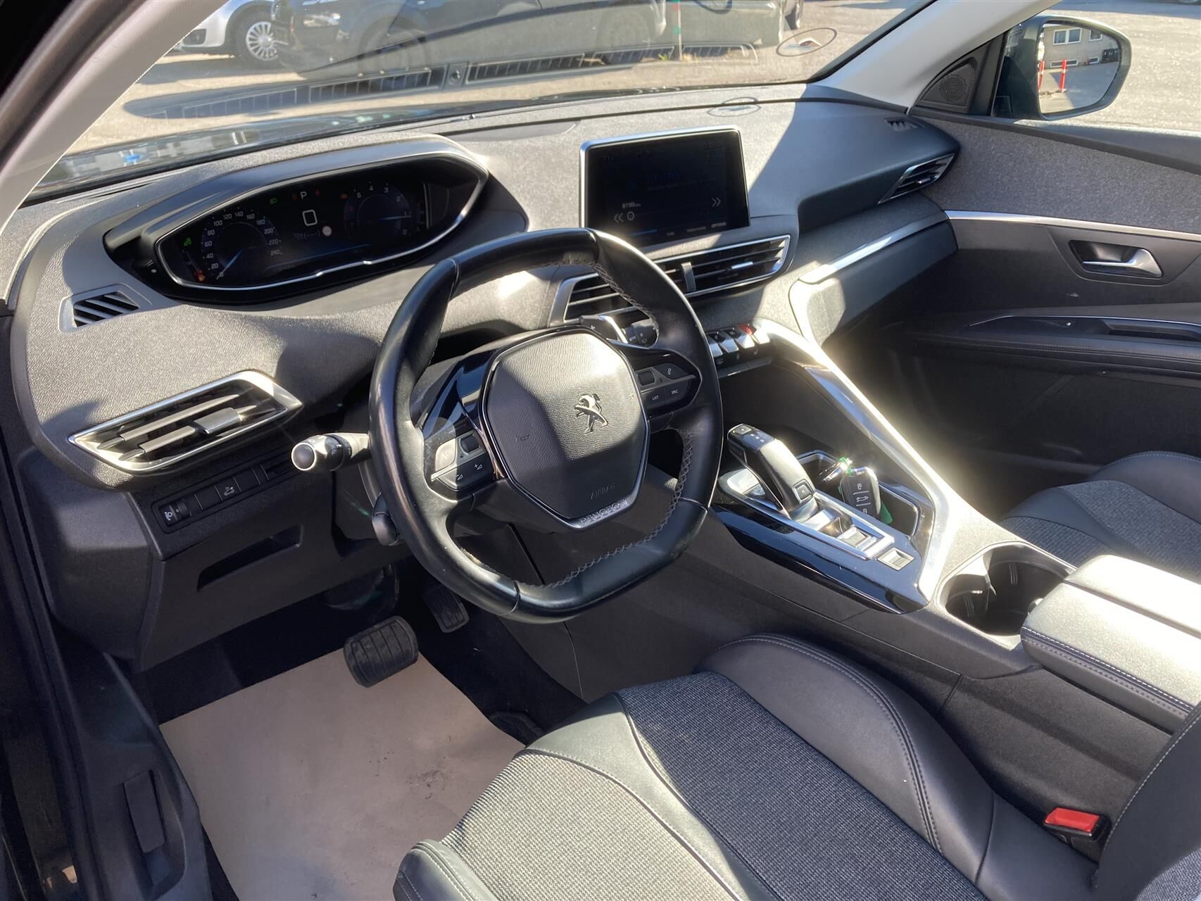 Billede af Peugeot 3008 1,2 PureTech Allure LTD EAT8 130HK 5d 8g Aut.