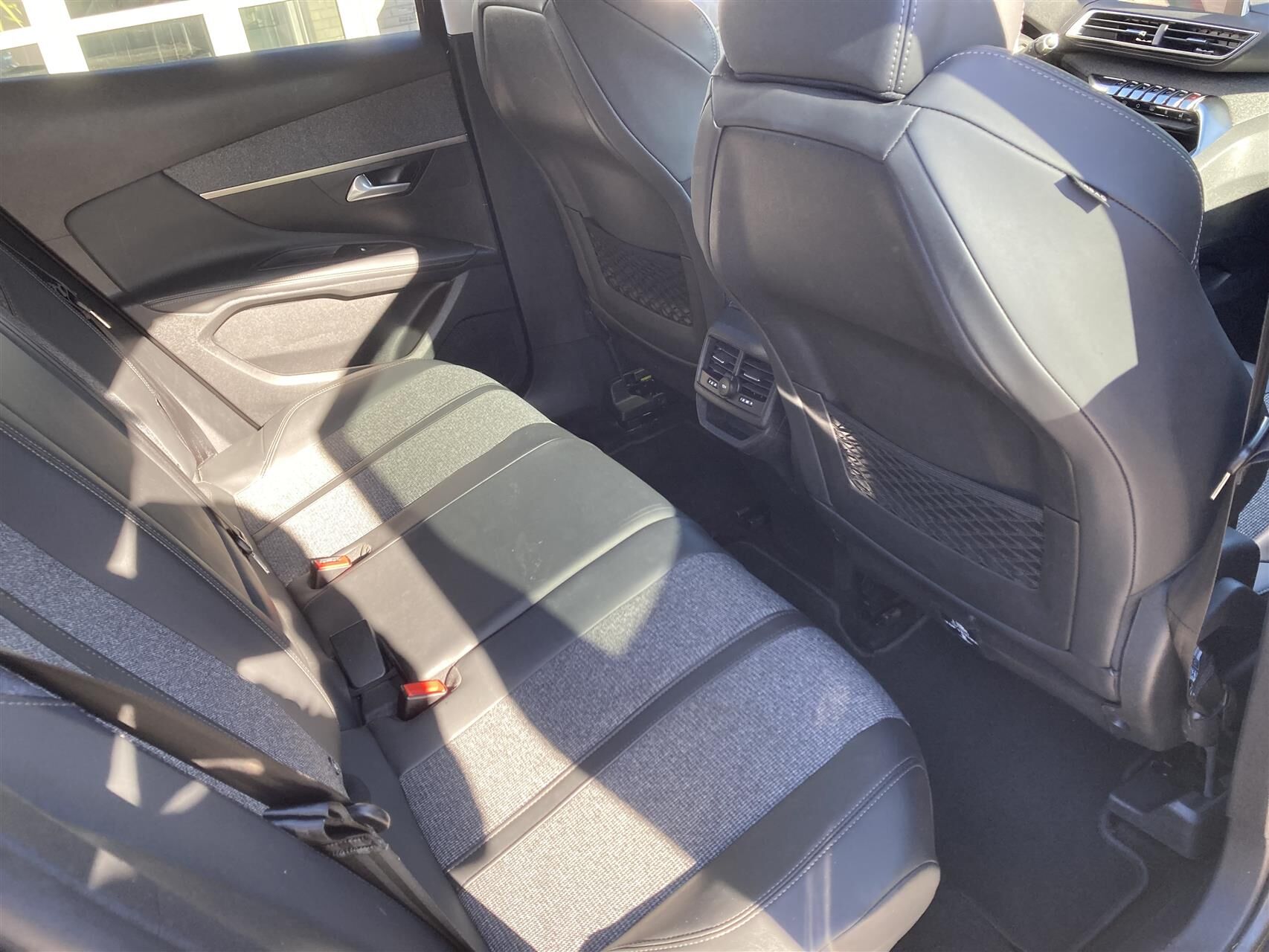 Billede af Peugeot 3008 1,2 PureTech Allure LTD EAT8 130HK 5d 8g Aut.