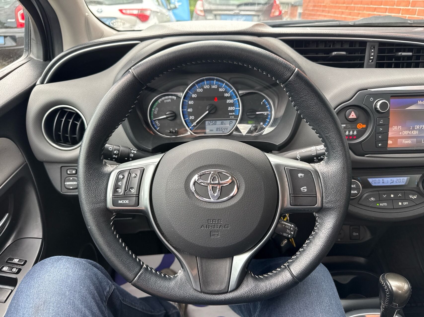 Billede af Toyota Yaris 1,5 Hybrid H2 E-CVT 100HK 5d Trinl. Gear