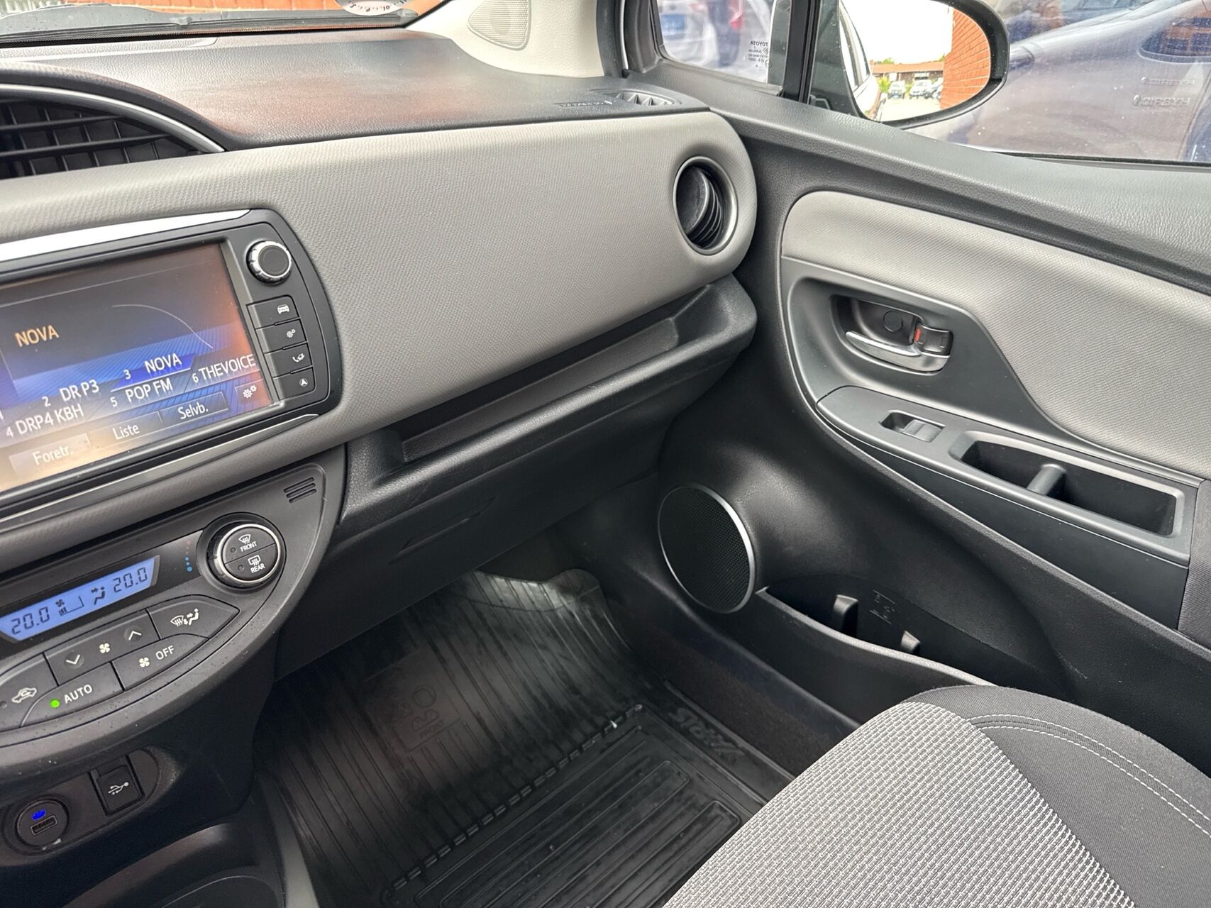 Billede af Toyota Yaris 1,5 Hybrid H2 E-CVT 100HK 5d Trinl. Gear