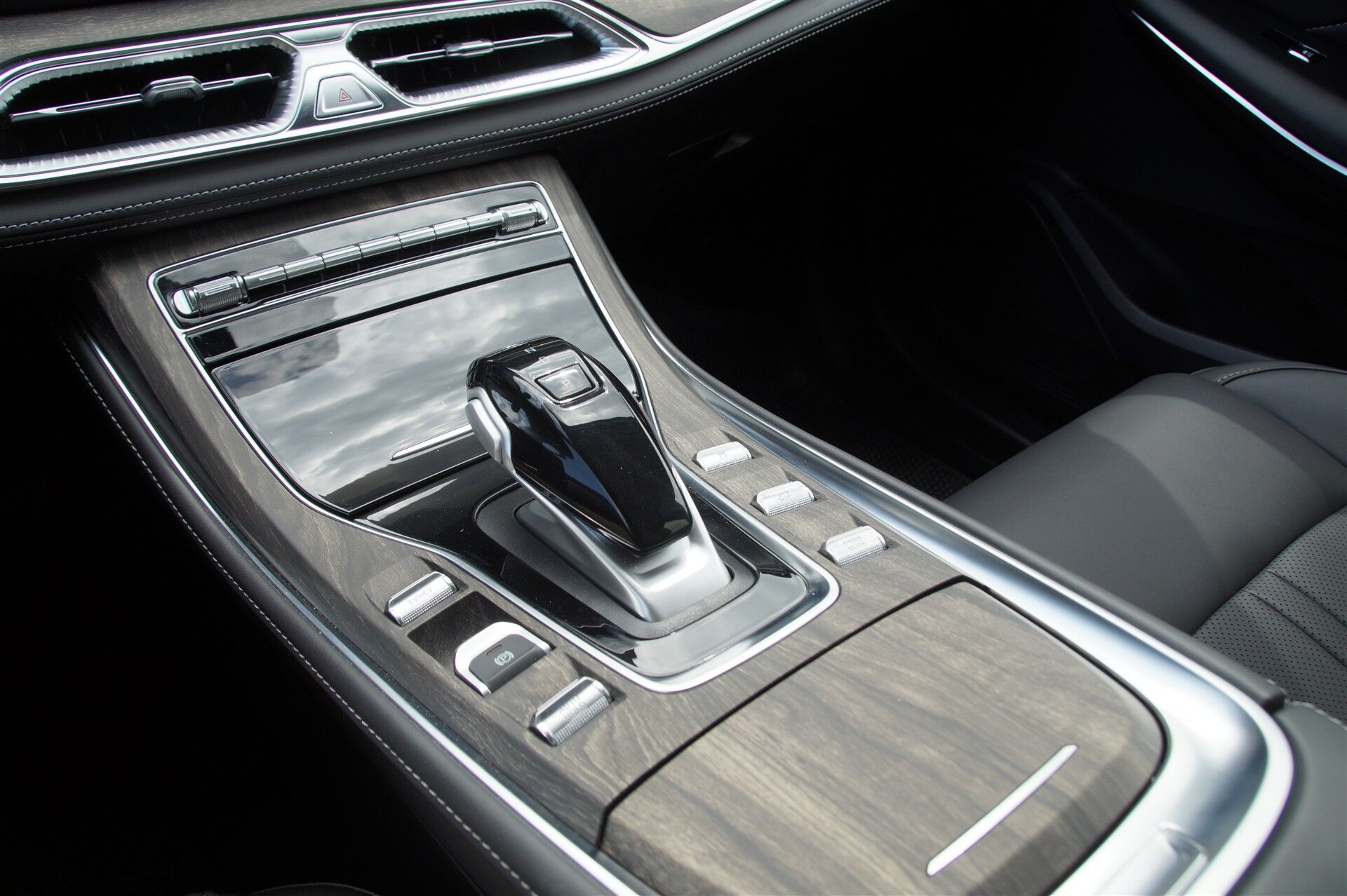 Billede af Navor E5 1,5 Plugin-hybrid Rock E-CVT 218HK 5d Aut.