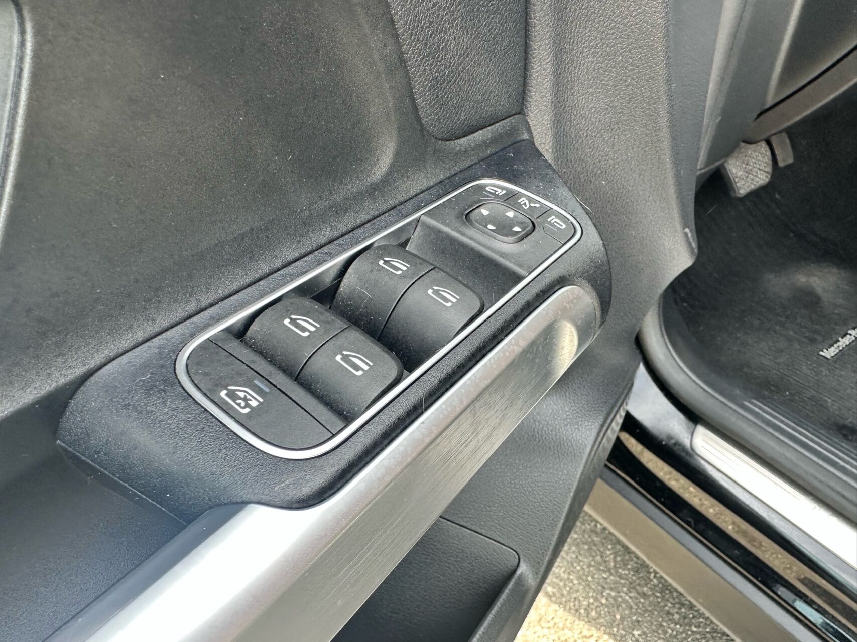Billede af Mercedes-Benz EQB 300 EL 4Matic 228HK 5d Aut.