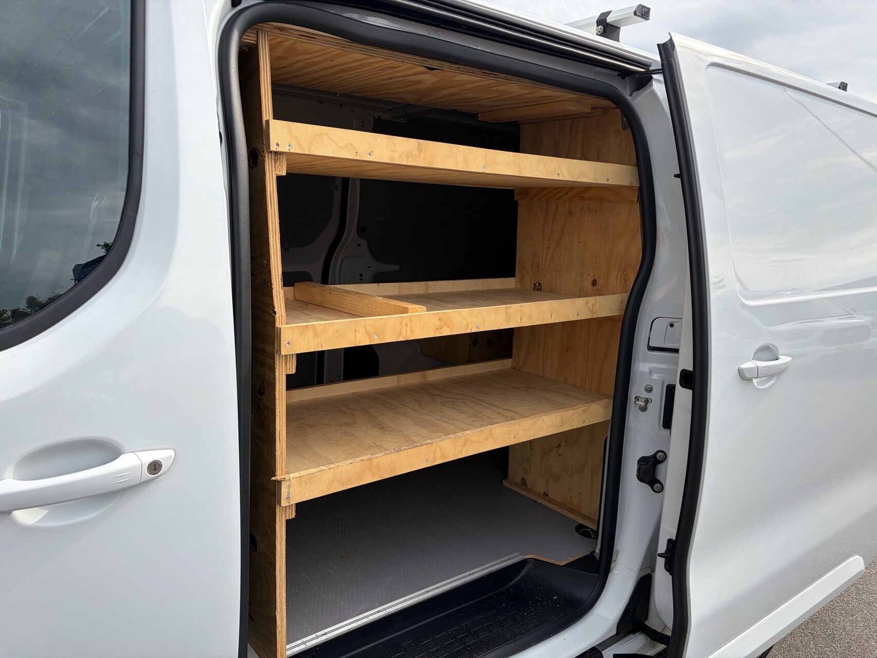 Billede af Citroën Jumpy L3 2,0 Blue HDi Masterline EAT8 145HK Van 8g Aut.