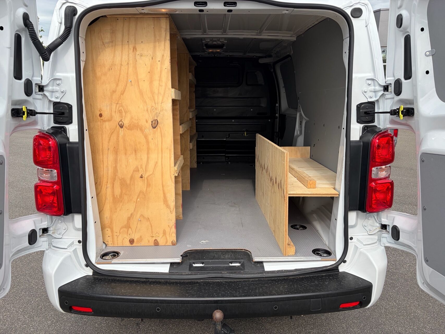 Billede af Citroën Jumpy L3 2,0 Blue HDi Masterline EAT8 145HK Van 8g Aut.