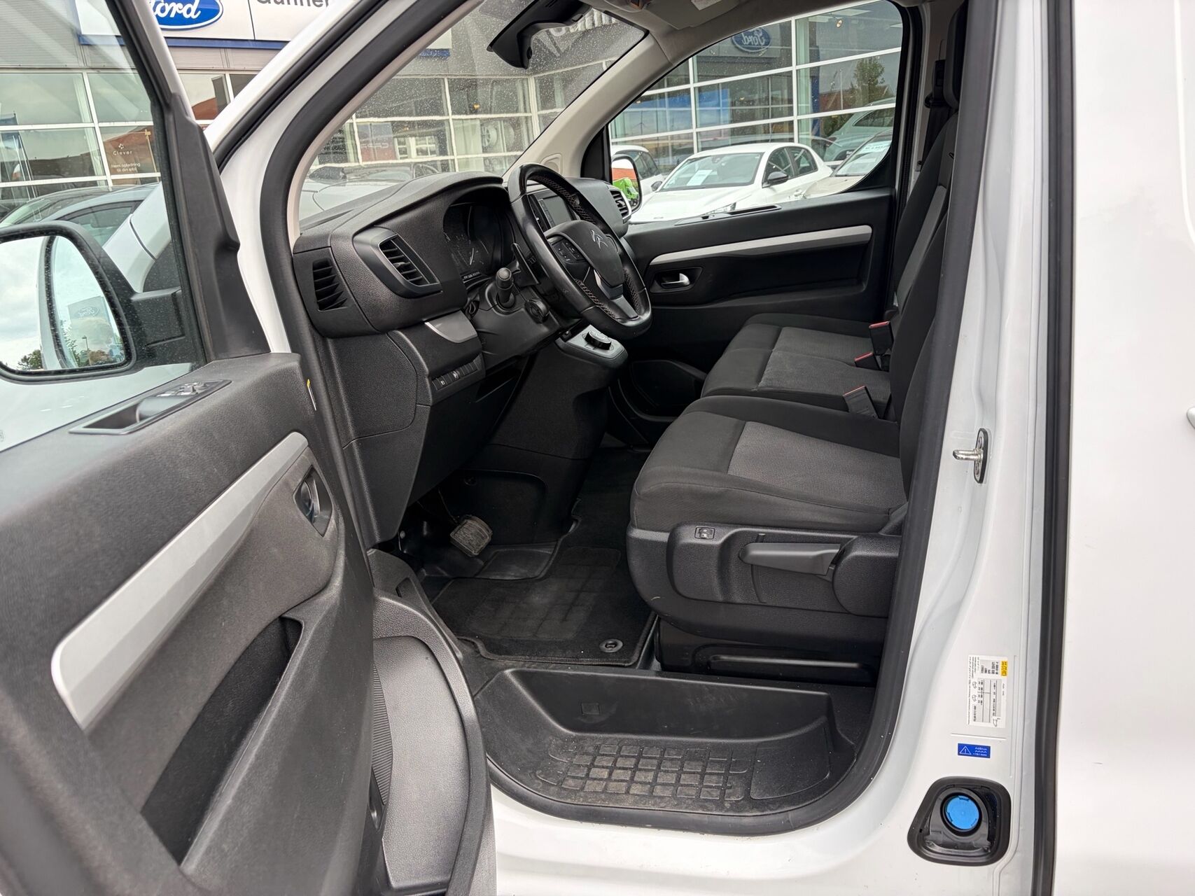 Billede af Citroën Jumpy L3 2,0 Blue HDi Masterline EAT8 145HK Van 8g Aut.