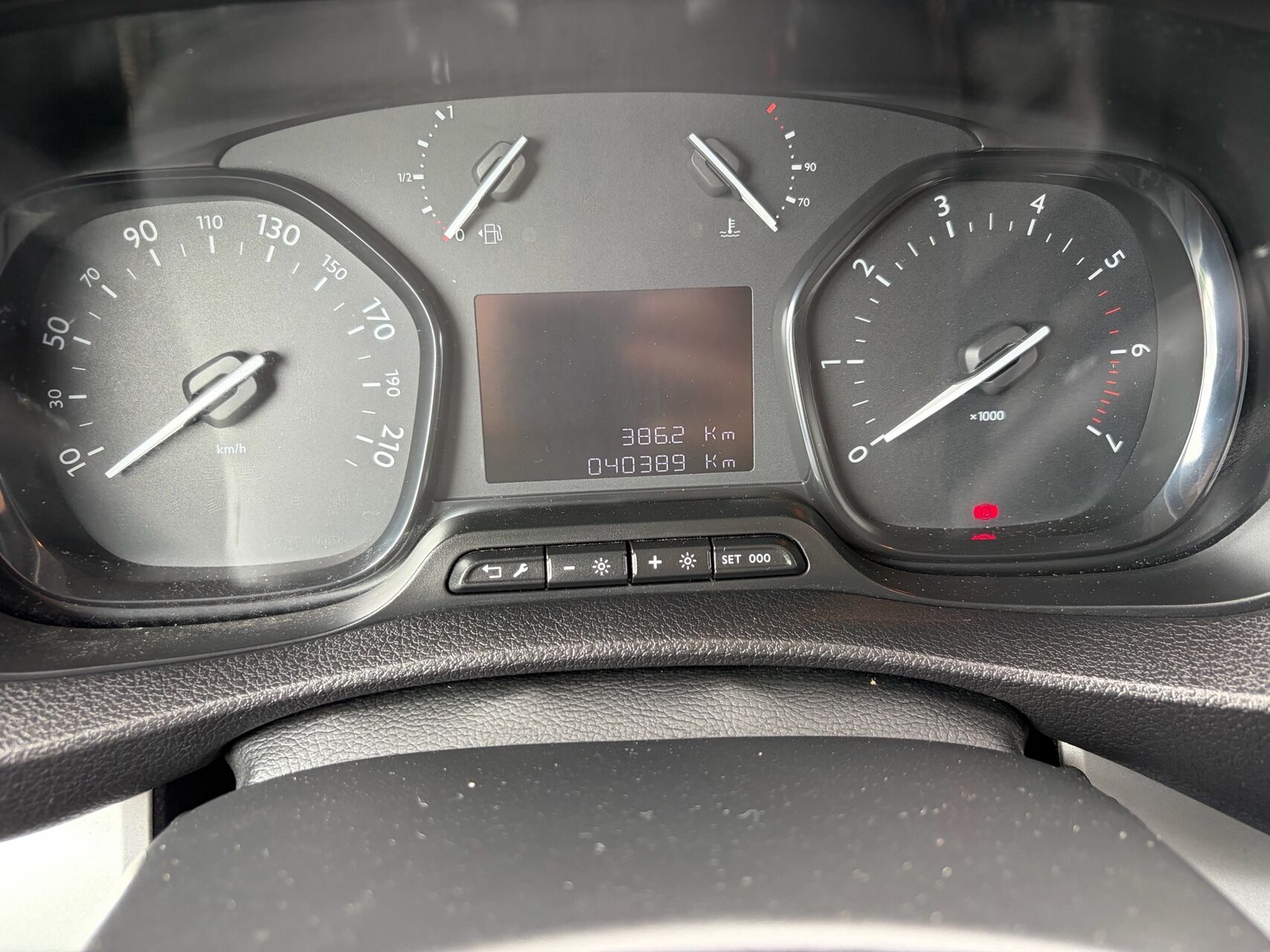 Billede af Citroën Jumpy L3 2,0 Blue HDi Masterline EAT8 145HK Van 8g Aut.