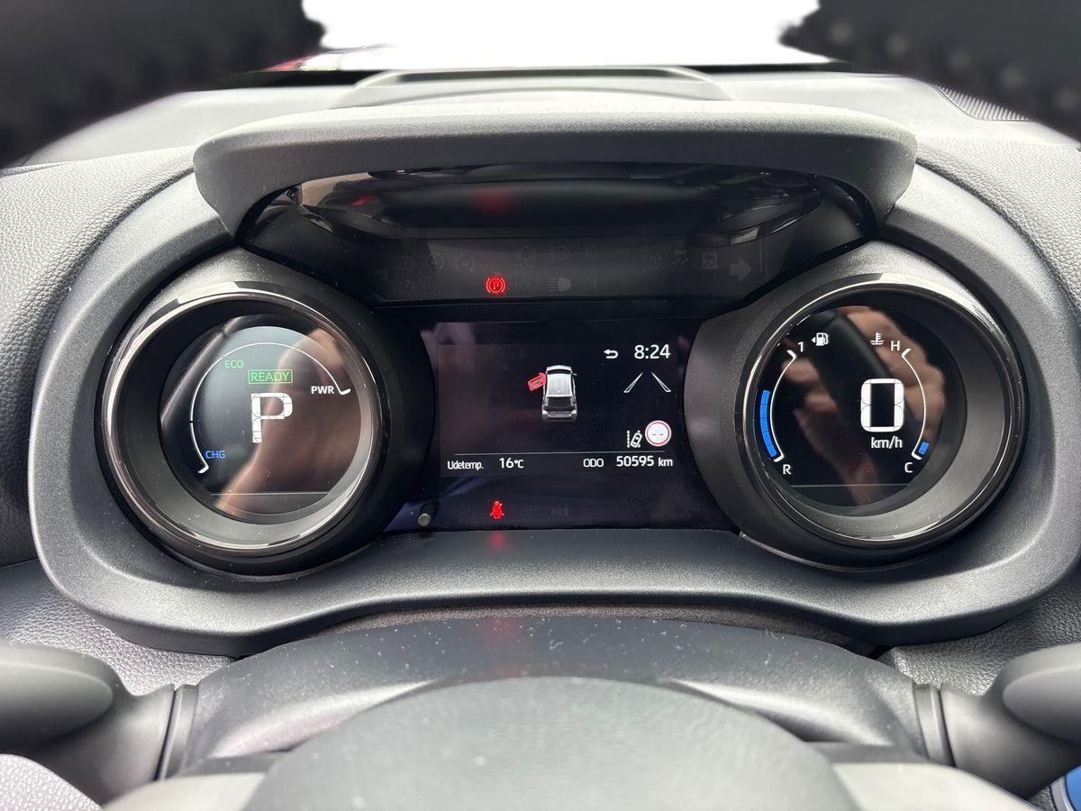 Billede af Toyota Yaris 1,5 Hybrid Style Bi-tone 116HK 5d Trinl. Gear