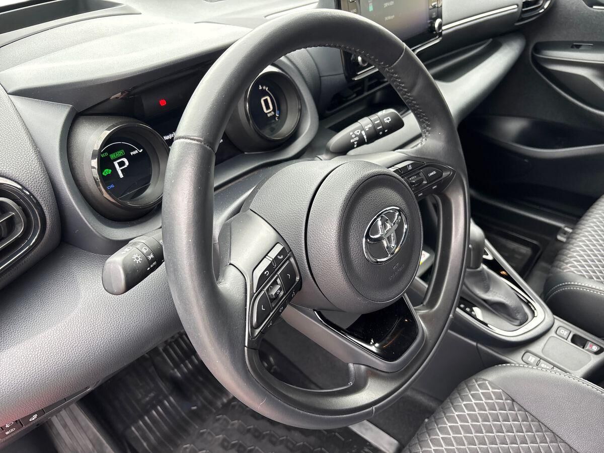 Billede af Toyota Yaris 1,5 Hybrid Style Bi-tone 116HK 5d Trinl. Gear