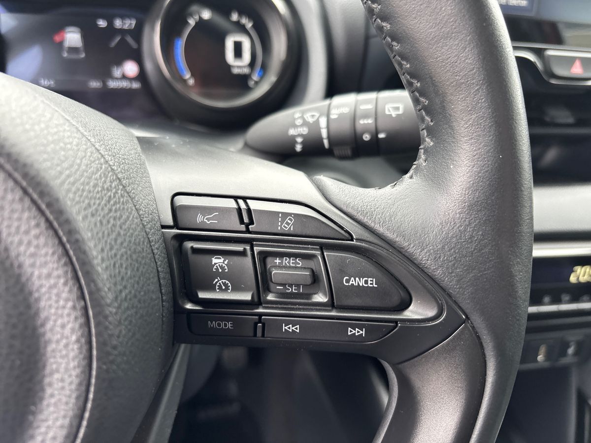 Billede af Toyota Yaris 1,5 Hybrid Style Bi-tone 116HK 5d Trinl. Gear
