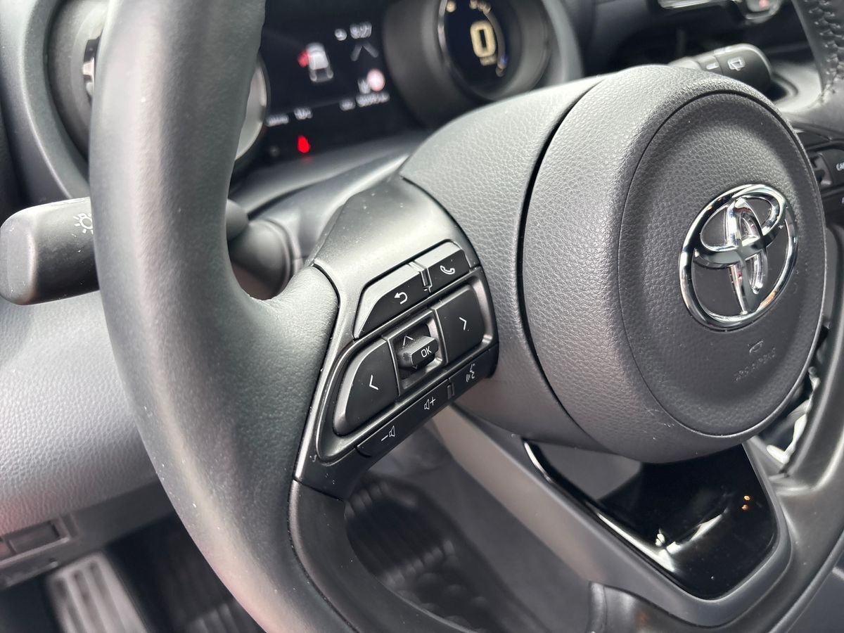 Billede af Toyota Yaris 1,5 Hybrid Style Bi-tone 116HK 5d Trinl. Gear