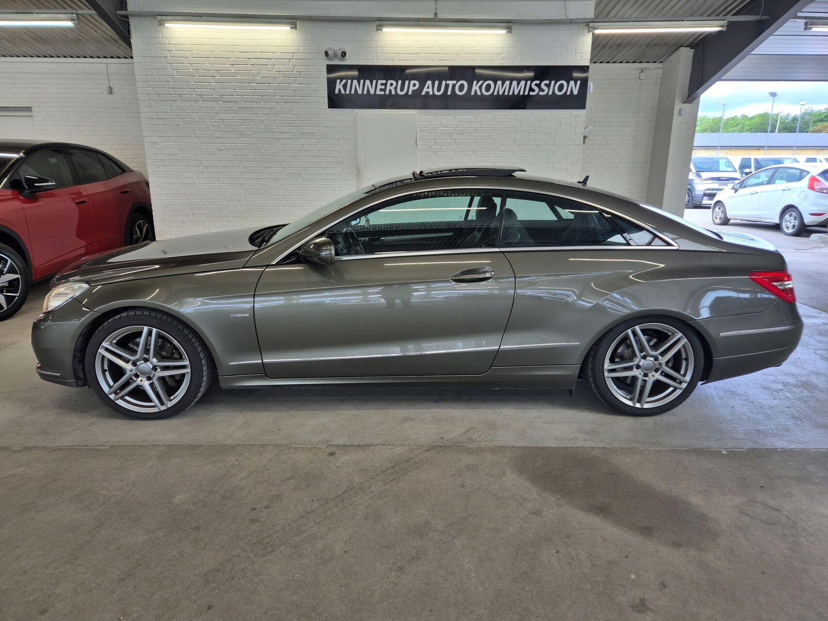 Billede af Mercedes-Benz E350 3,5 CGI BlueEfficiency 292HK 2d Aut.