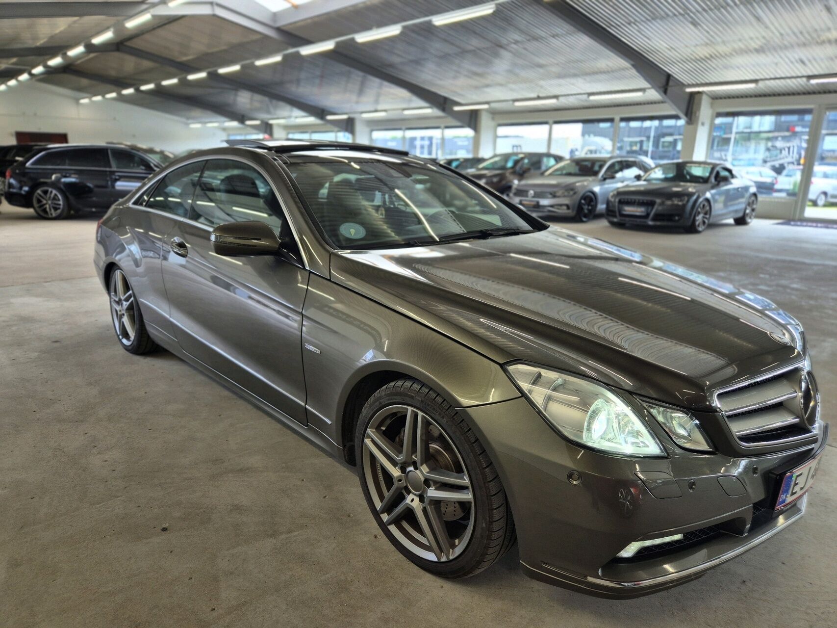 Billede af Mercedes-Benz E350 3,5 CGI BlueEfficiency 292HK 2d Aut.