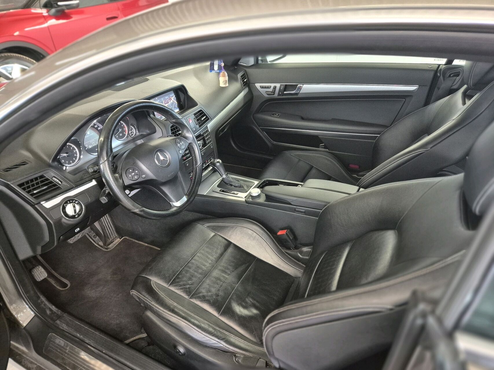 Billede af Mercedes-Benz E350 3,5 CGI BlueEfficiency 292HK 2d Aut.