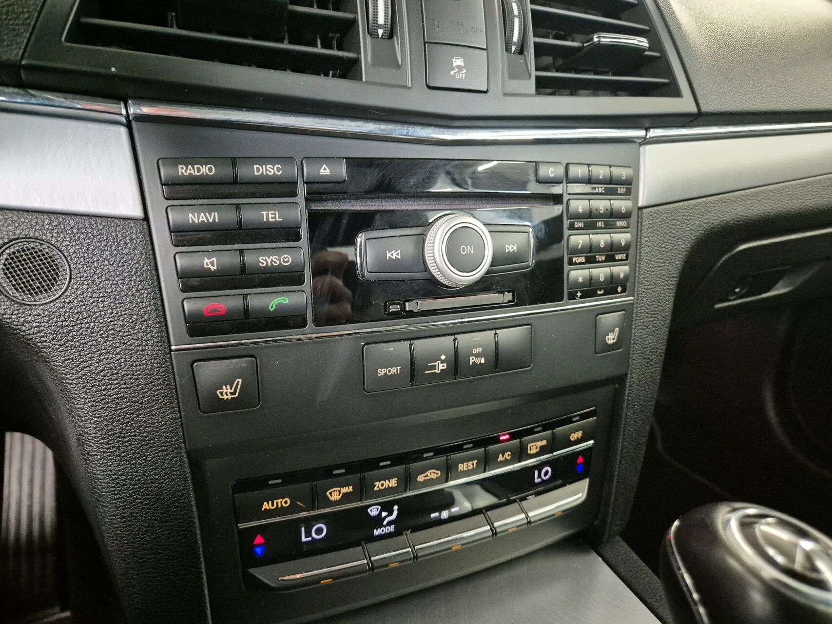 Billede af Mercedes-Benz E350 3,5 CGI BlueEfficiency 292HK 2d Aut.