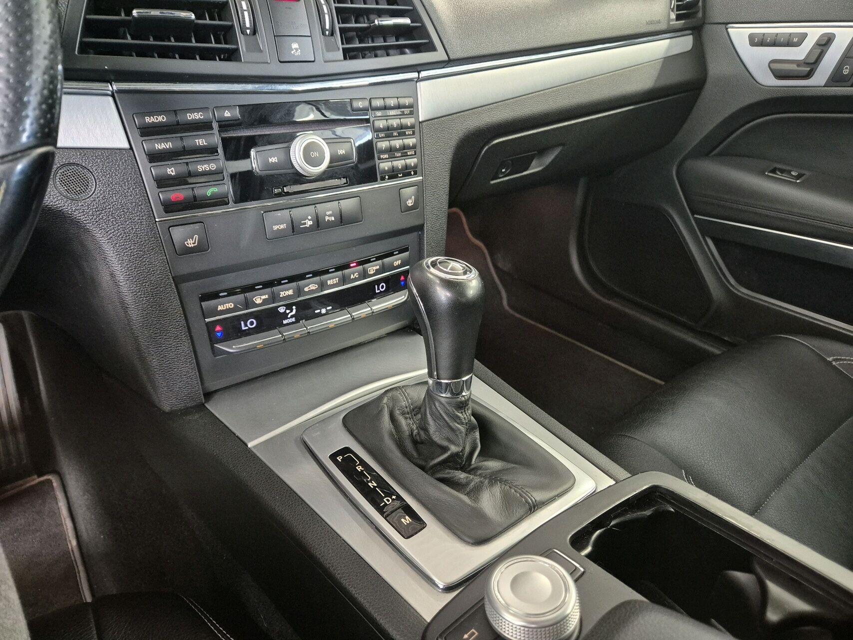 Billede af Mercedes-Benz E350 3,5 CGI BlueEfficiency 292HK 2d Aut.