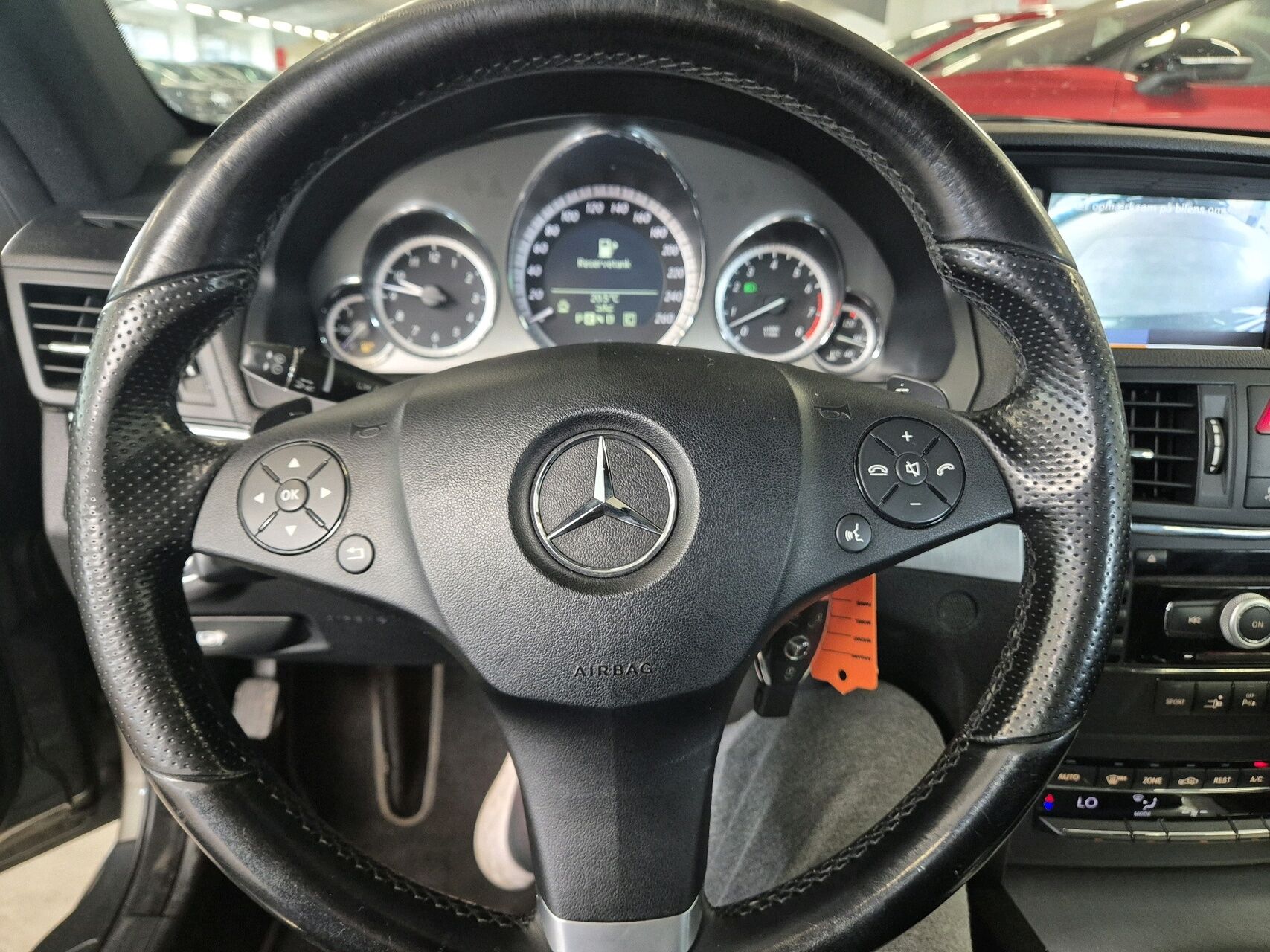 Billede af Mercedes-Benz E350 3,5 CGI BlueEfficiency 292HK 2d Aut.