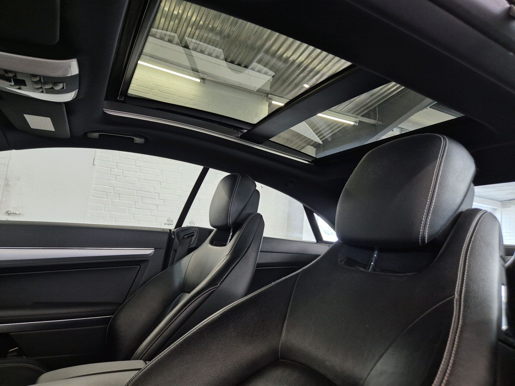 Billede af Mercedes-Benz E350 3,5 CGI BlueEfficiency 292HK 2d Aut.