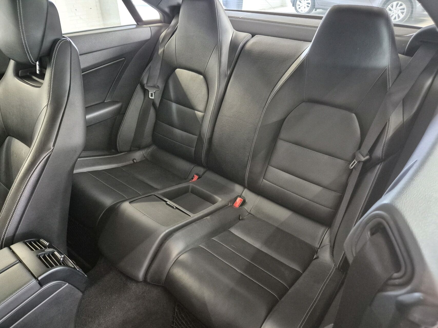 Billede af Mercedes-Benz E350 3,5 CGI BlueEfficiency 292HK 2d Aut.