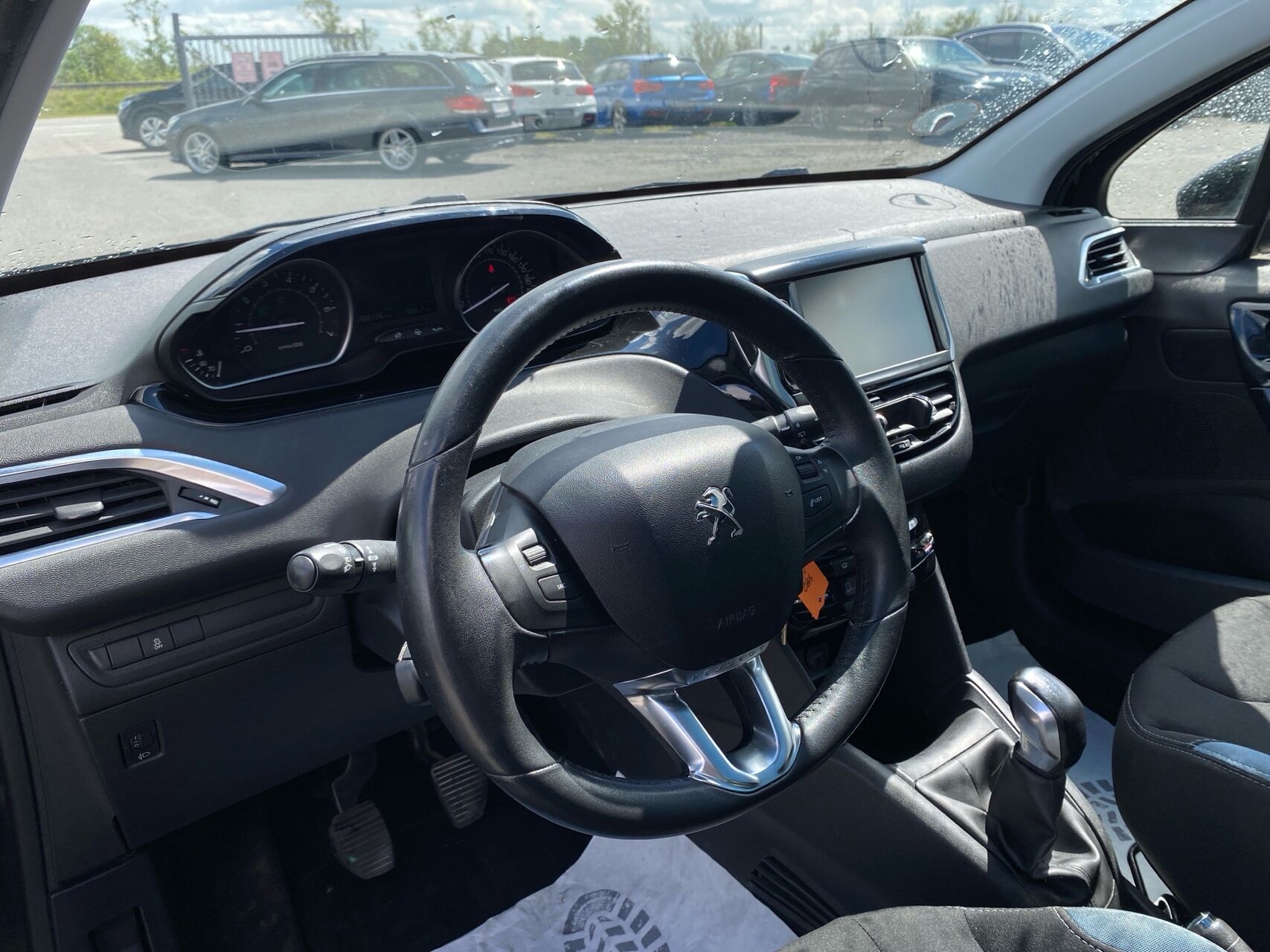 Billede af Peugeot 208 1,2 VTi Allure Sky 82HK 5d