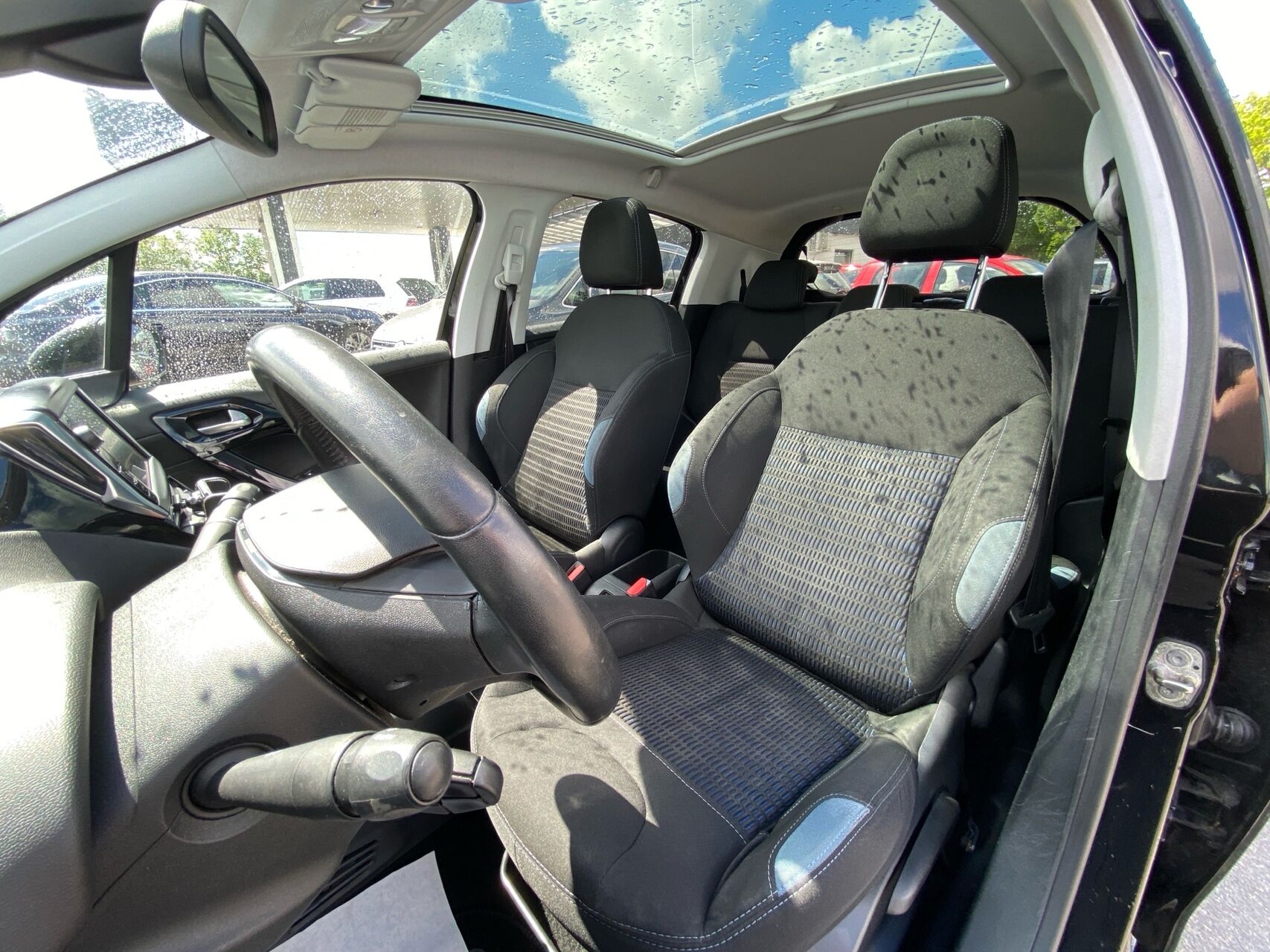 Billede af Peugeot 208 1,2 VTi Allure Sky 82HK 5d