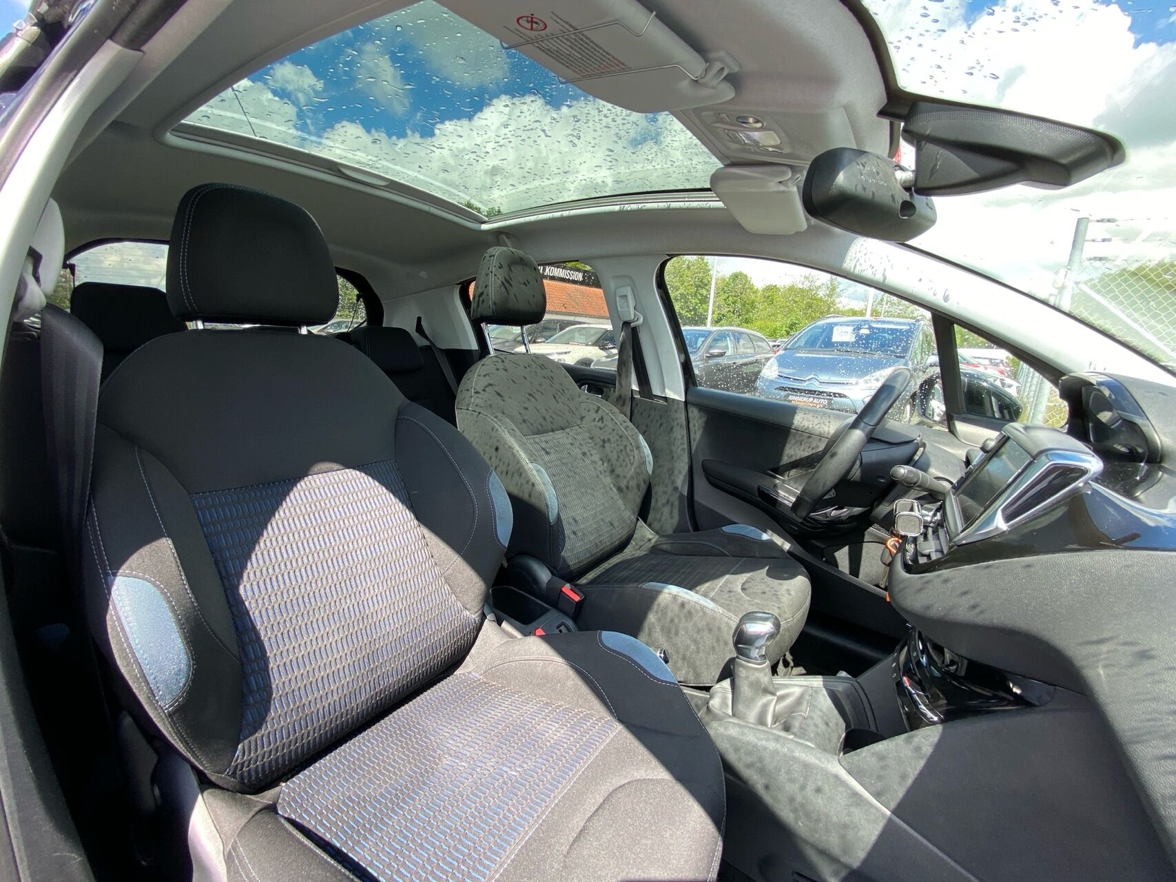 Billede af Peugeot 208 1,2 VTi Allure Sky 82HK 5d