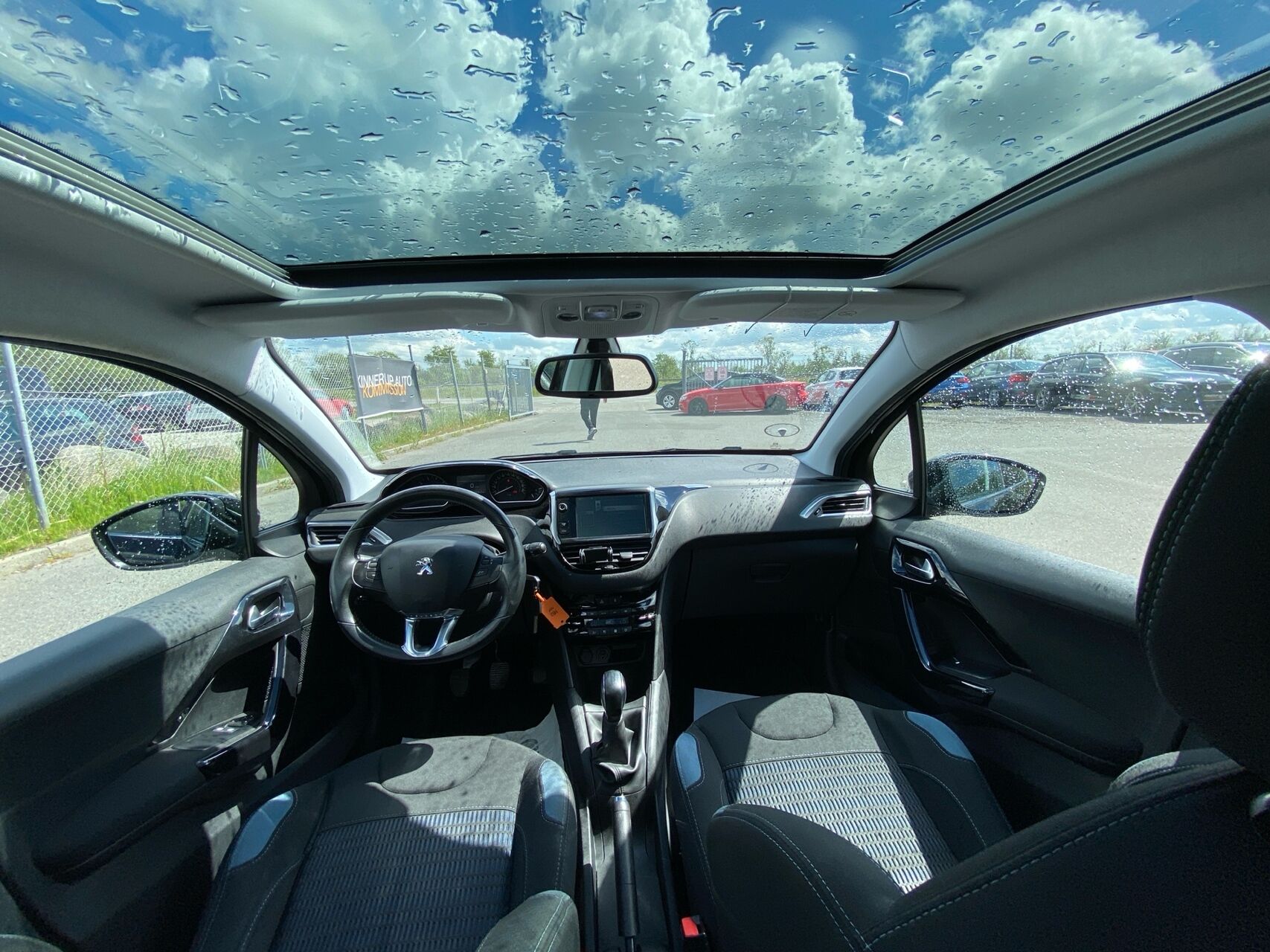 Billede af Peugeot 208 1,2 VTi Allure Sky 82HK 5d