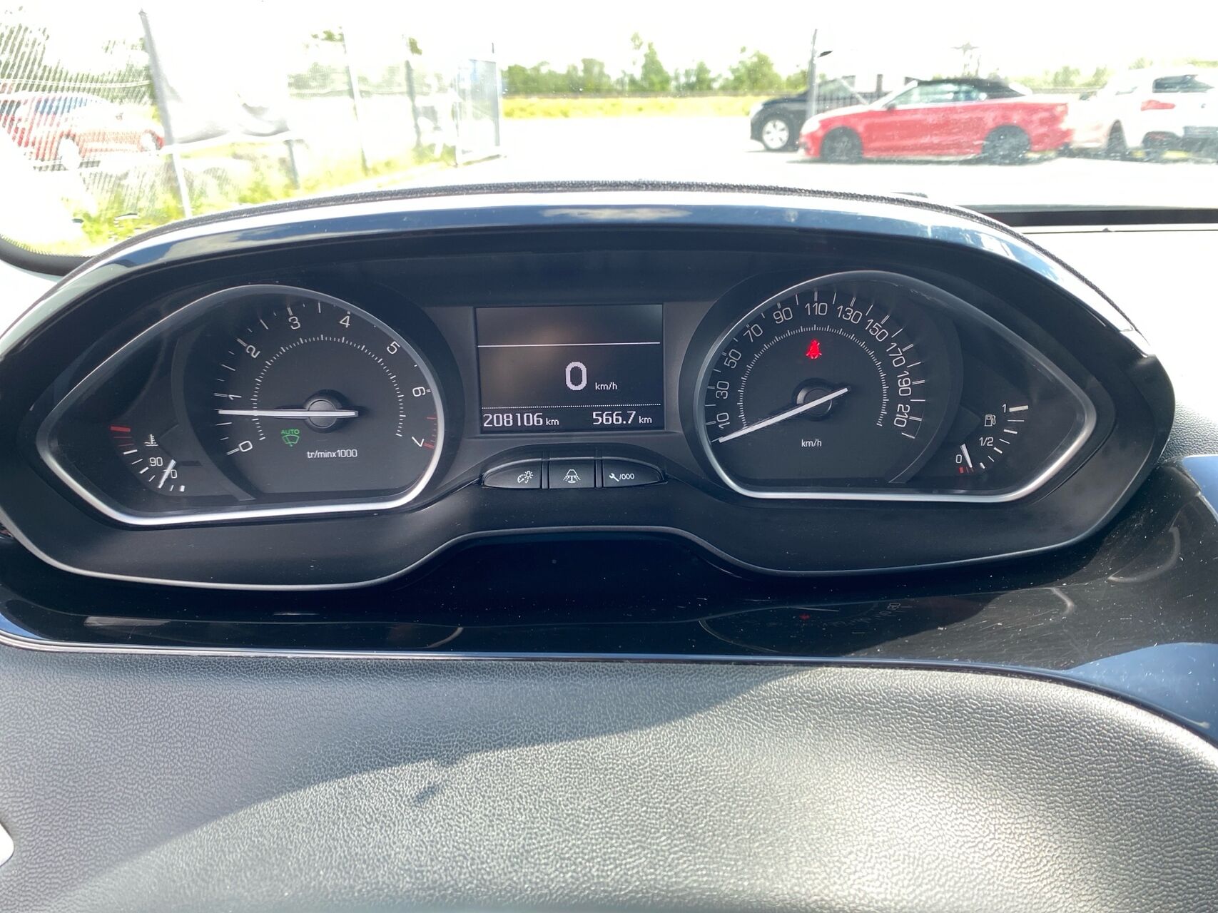 Billede af Peugeot 208 1,2 VTi Allure Sky 82HK 5d