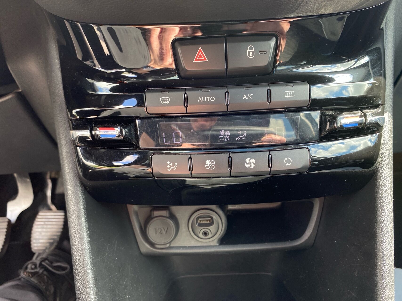 Billede af Peugeot 208 1,2 VTi Allure Sky 82HK 5d