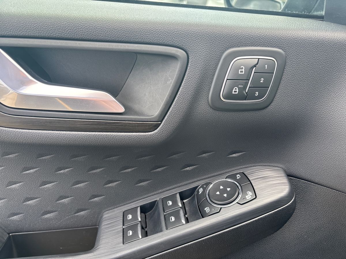 Billede af Ford Kuga 2,5 EcoBoost  Hybrid Vignale CVT 190HK 5d 8g Aut.