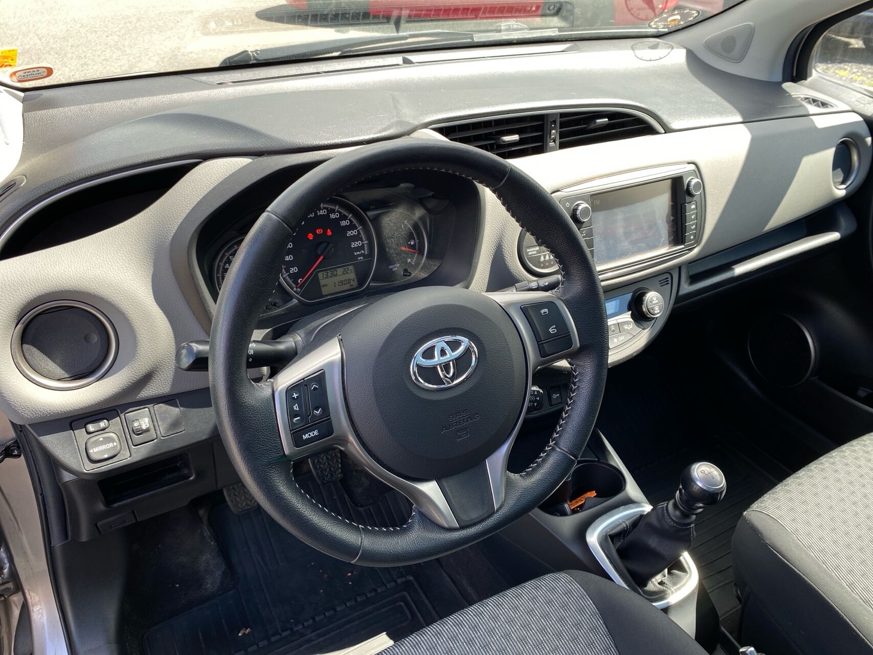 Billede af Toyota Yaris 1,3 VVT-I T2 Komfort + Skyview 100HK 5d 6g