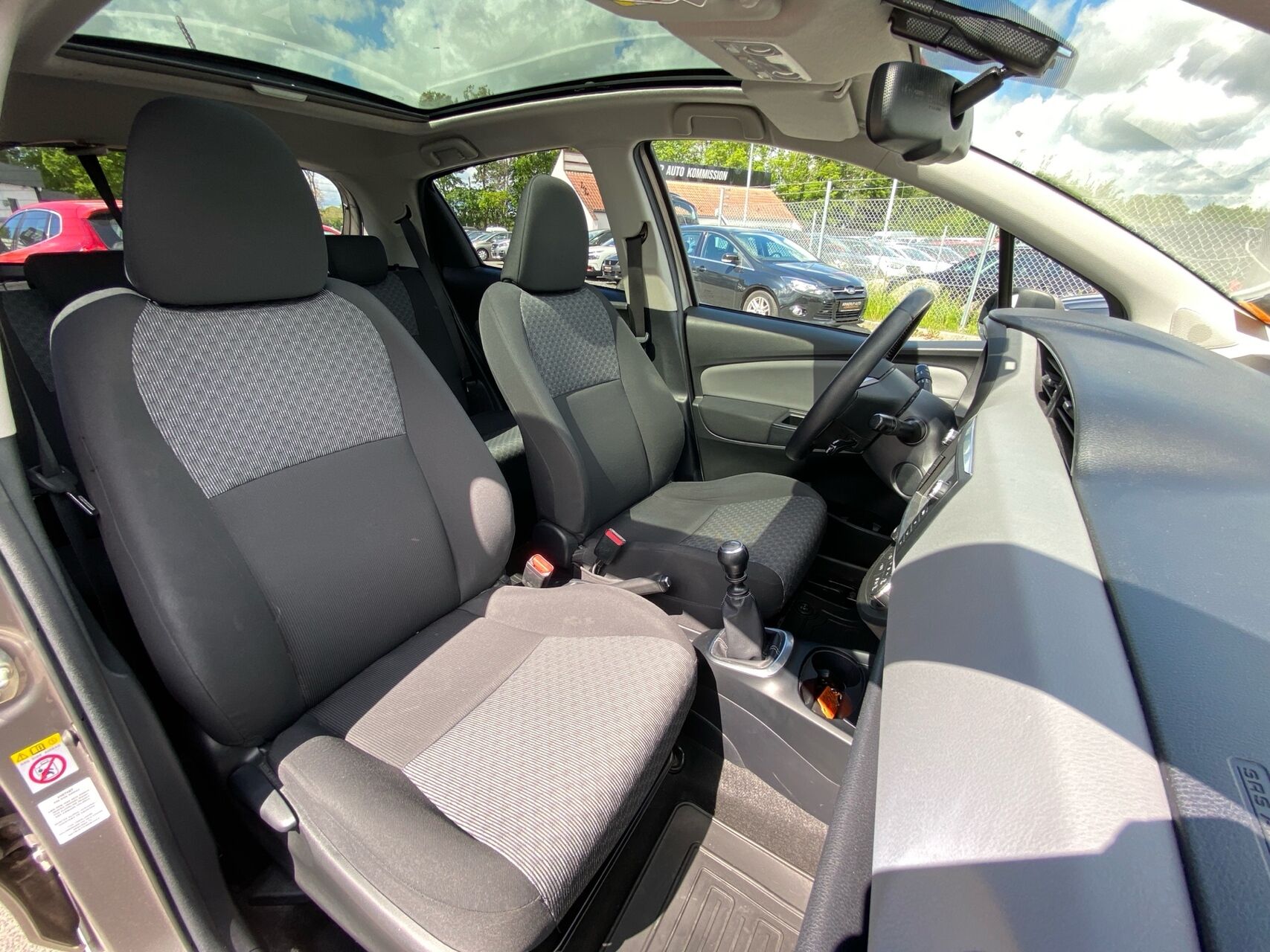 Billede af Toyota Yaris 1,3 VVT-I T2 Komfort + Skyview 100HK 5d 6g