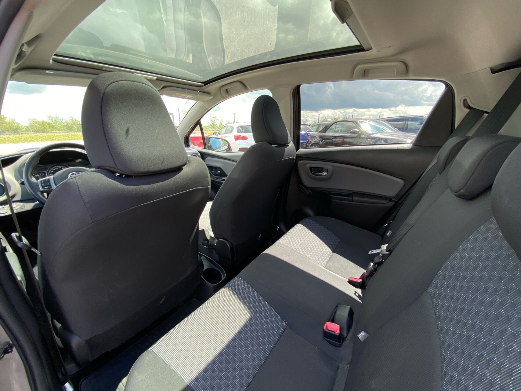 Billede af Toyota Yaris 1,3 VVT-I T2 Komfort + Skyview 100HK 5d 6g