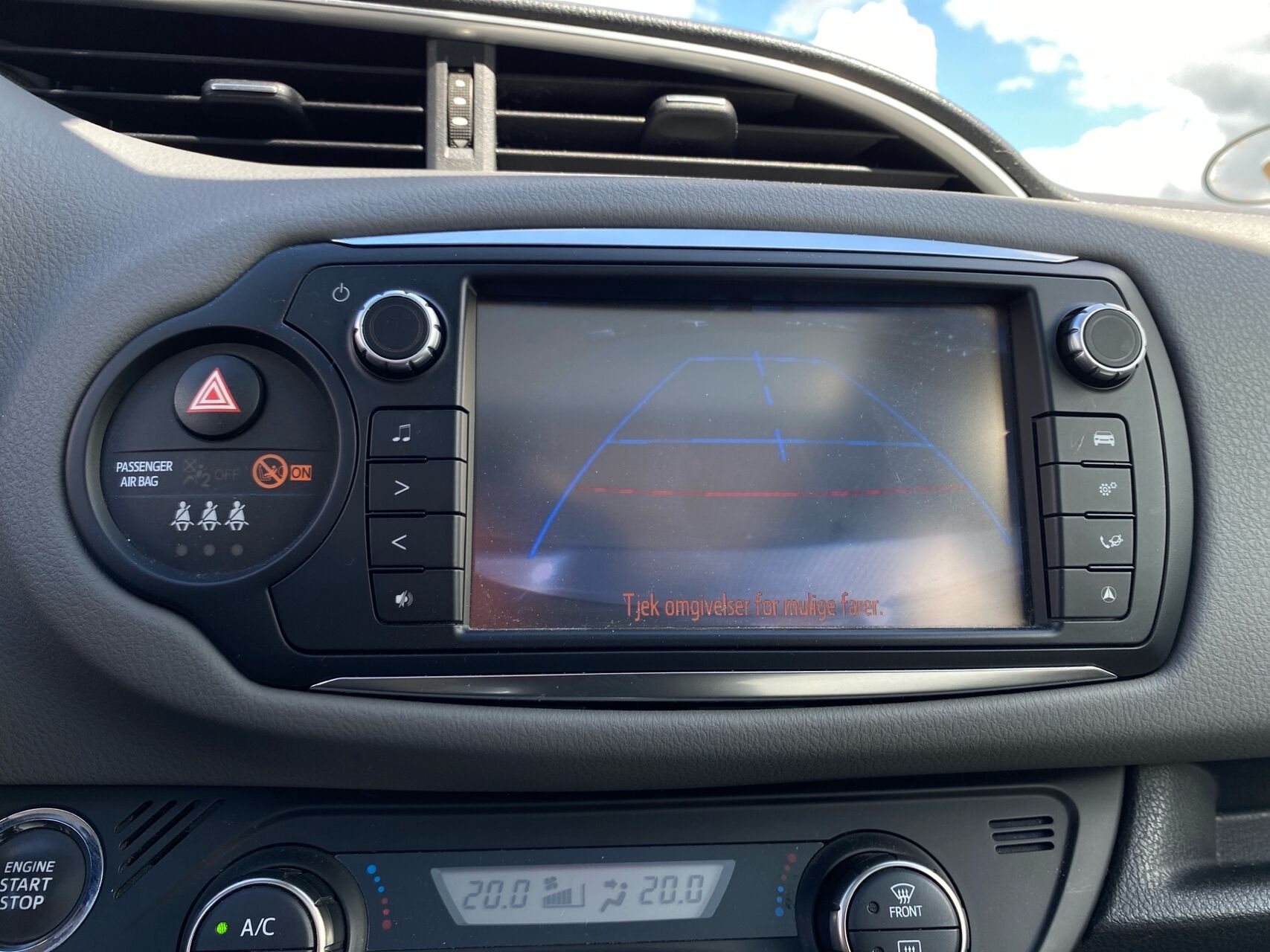 Billede af Toyota Yaris 1,3 VVT-I T2 Komfort + Skyview 100HK 5d 6g