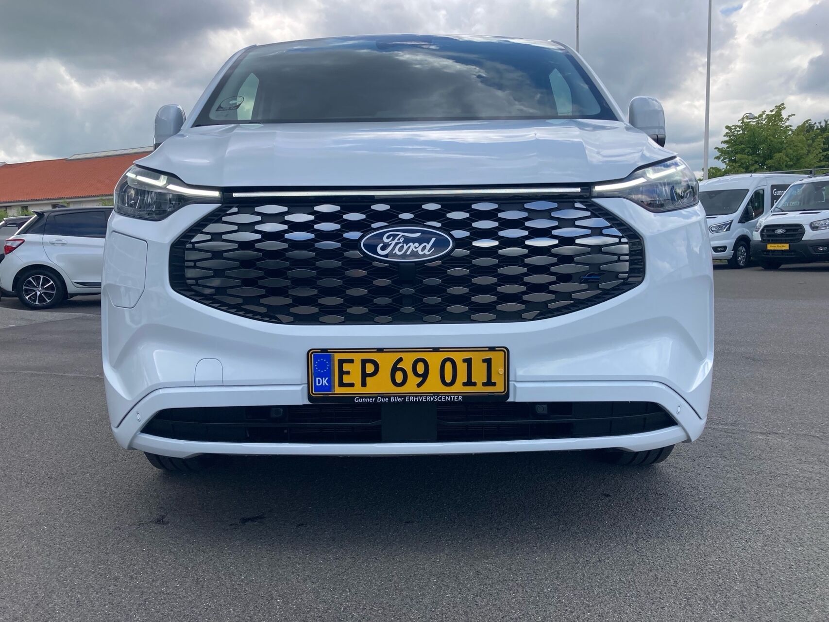 Billede af Ford E-Transit Custom 320 L2H1 EL Limited 218HK Van Aut.